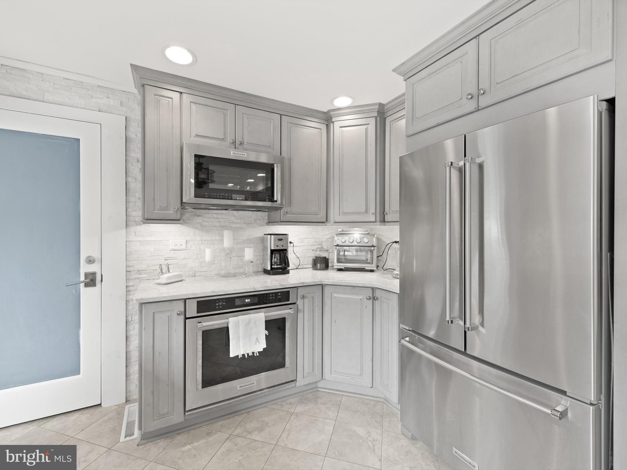 SILVER LAKE MANOR - Residential