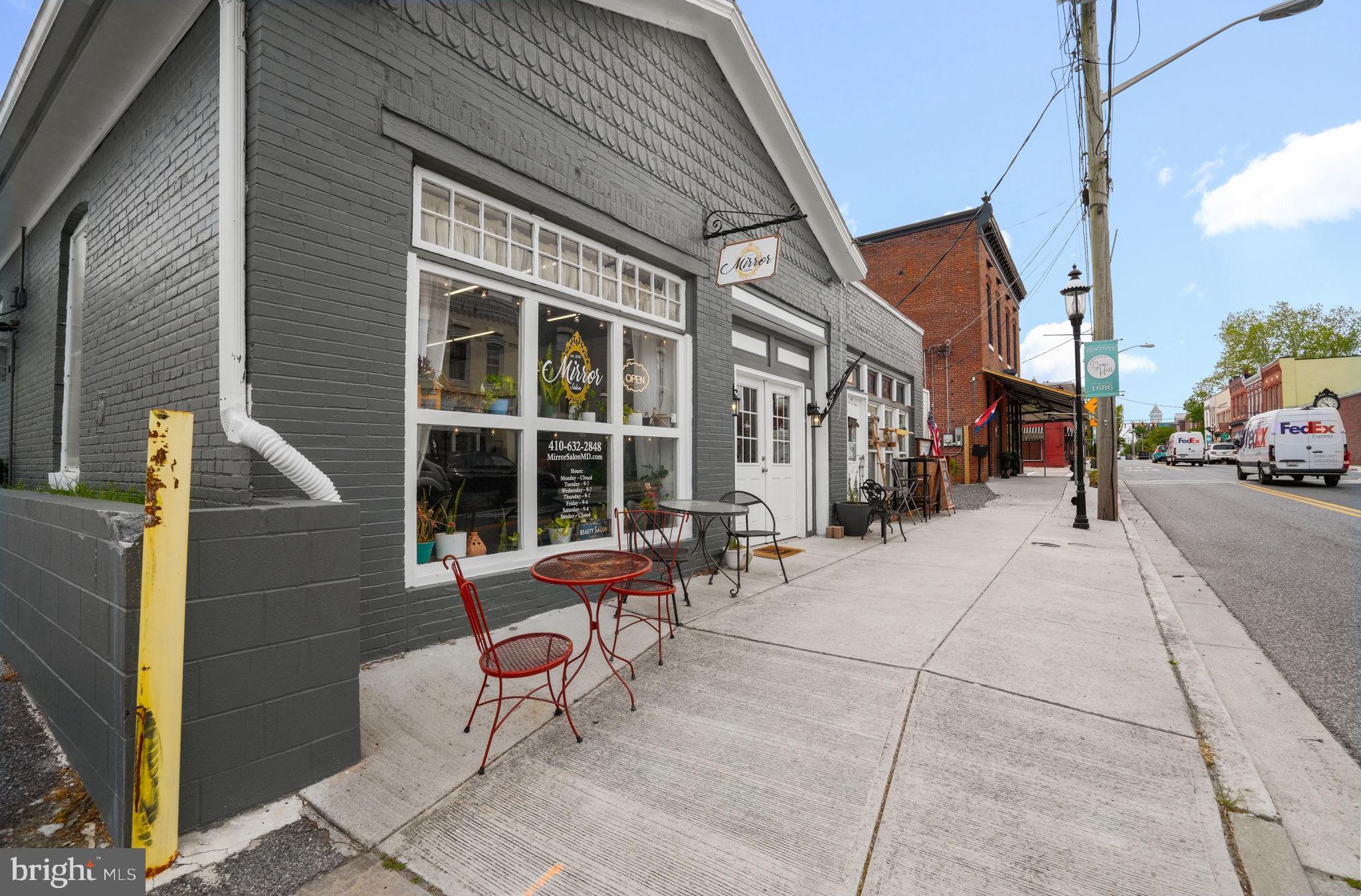 302 N WASHINGTON STREET