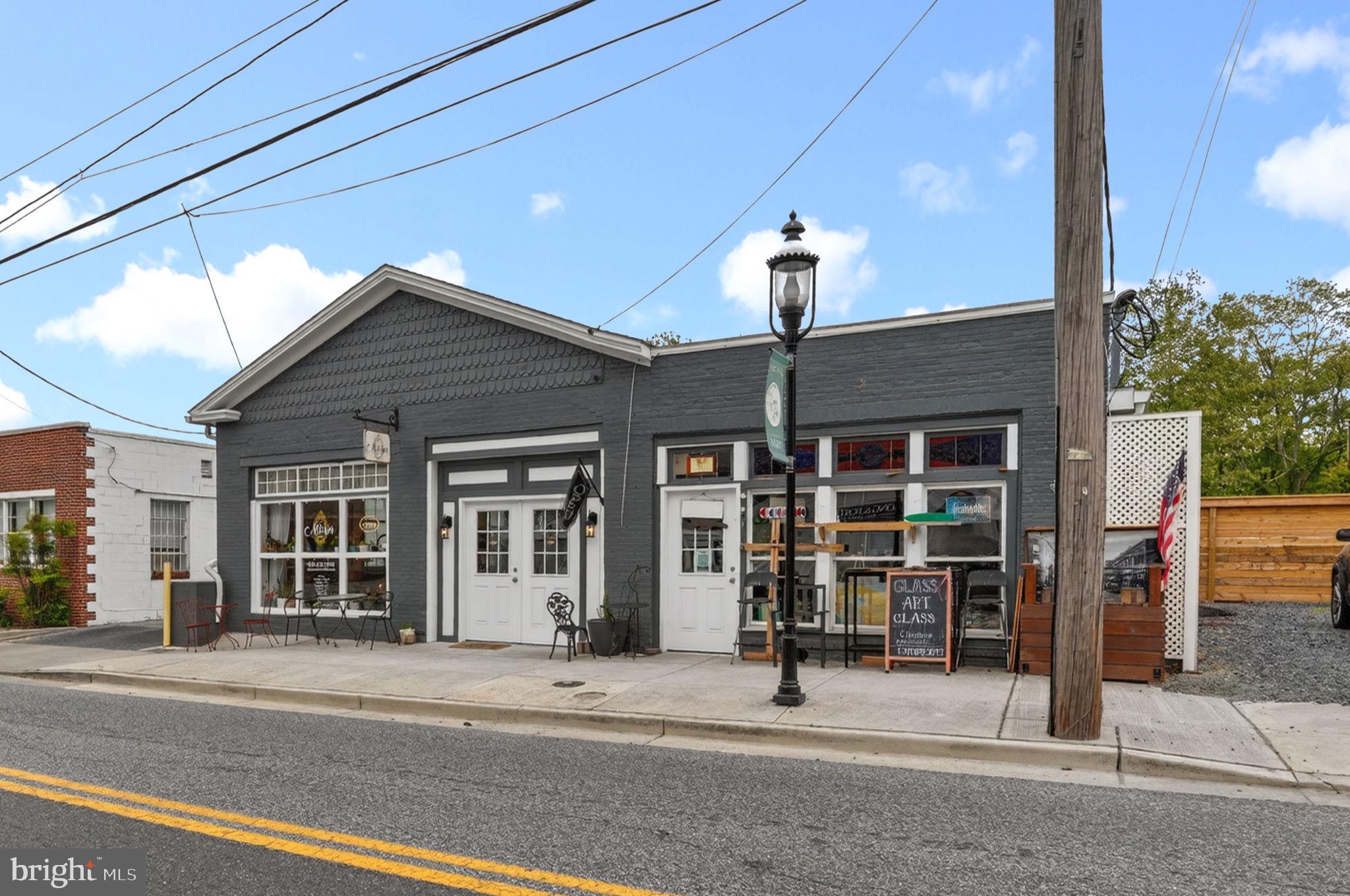302 N WASHINGTON STREET