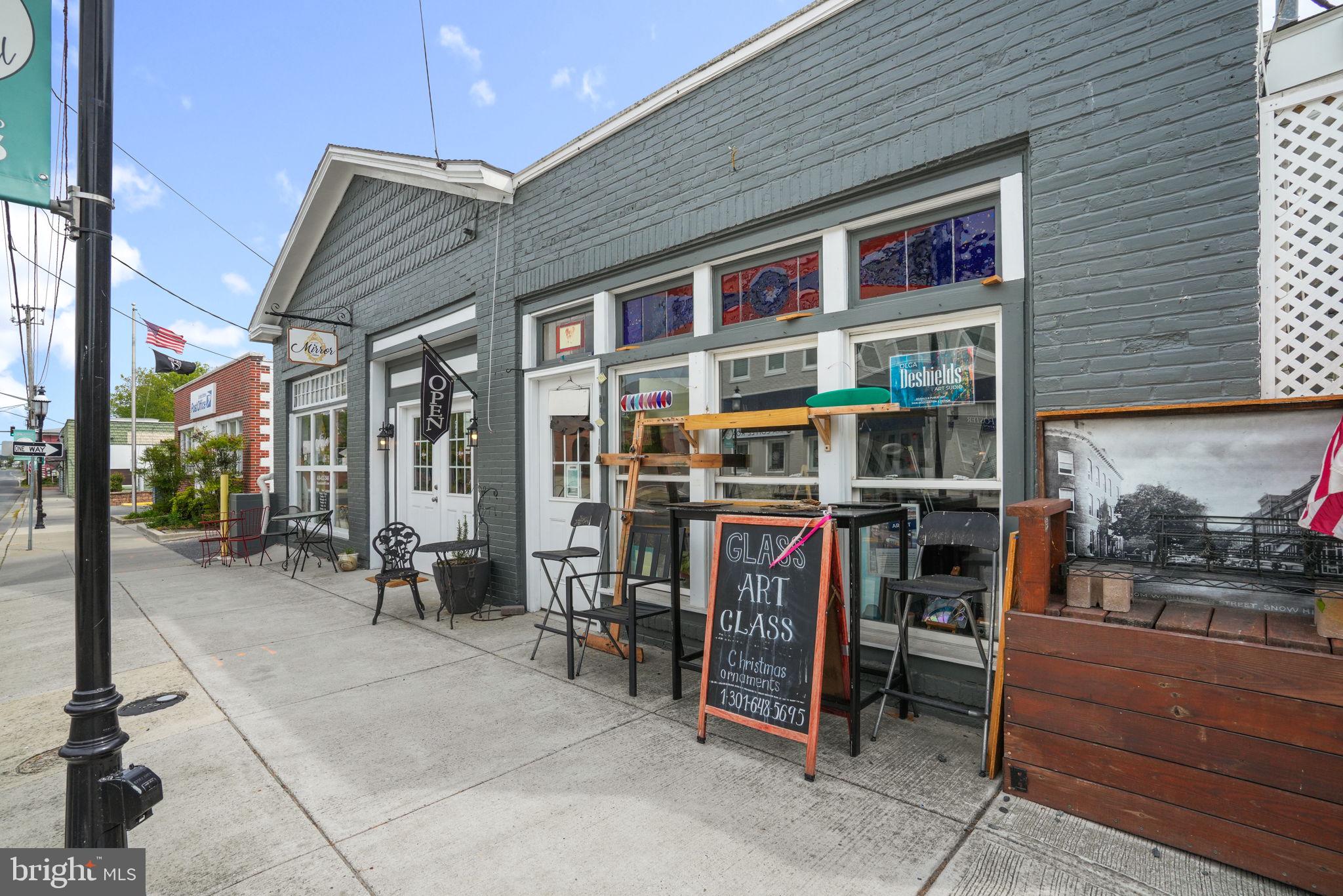 302 N WASHINGTON STREET