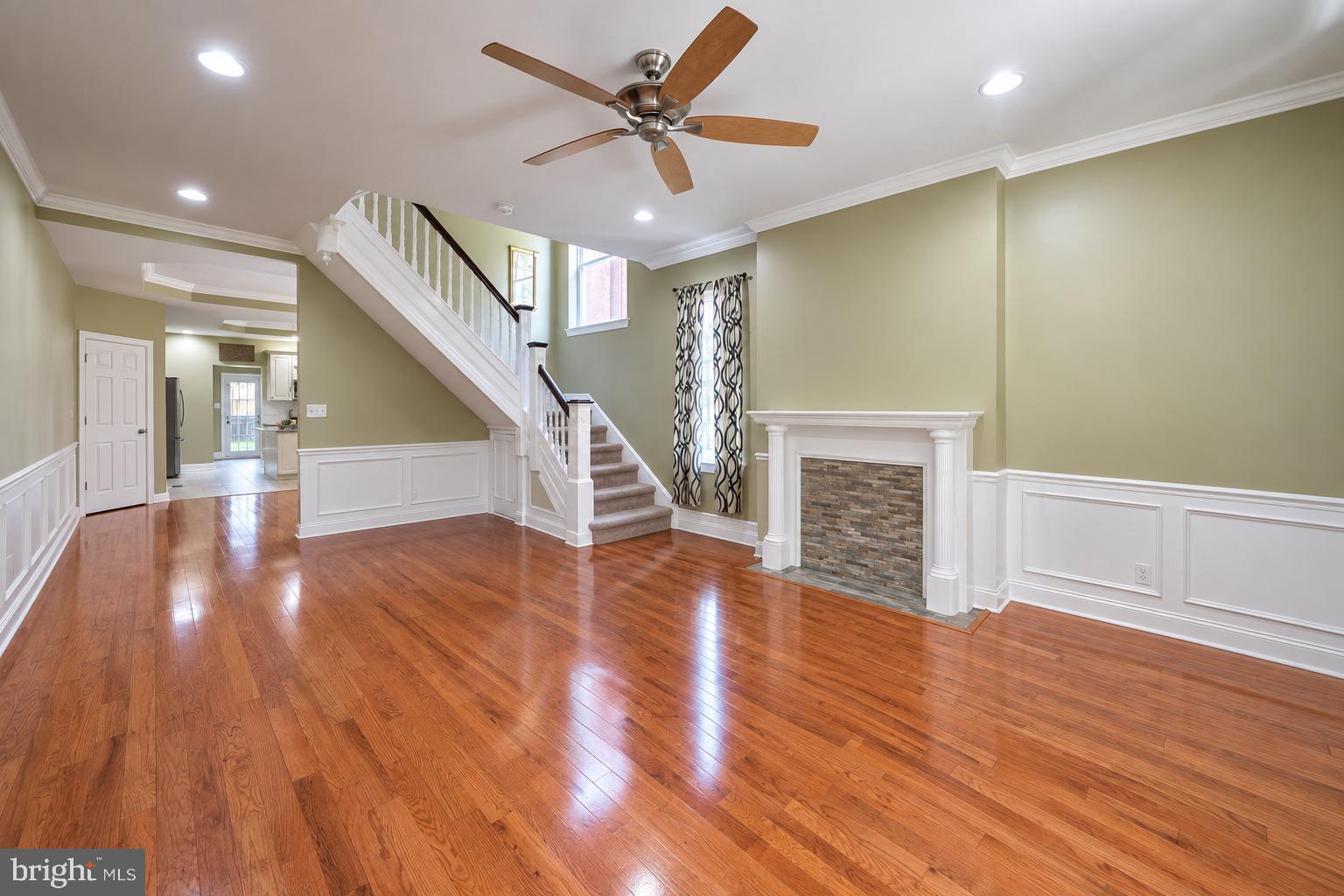 449 W HANSBERRY STREET