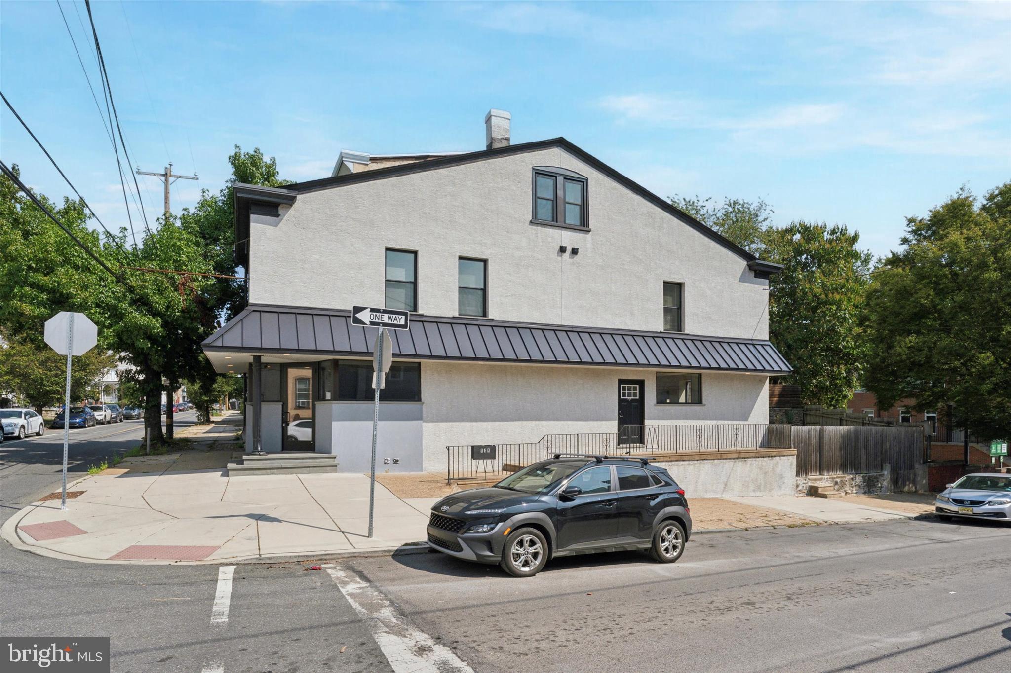 441 LEVERINGTON AVENUE