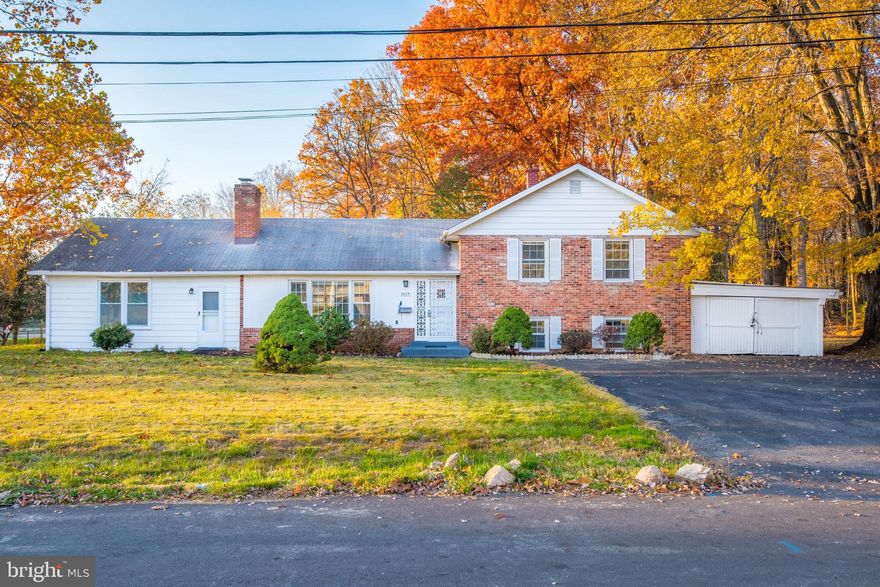 Great Location Minutes from shopping complexes, metro , hospitals, beltway May be used as a home office with a separate OFFICE SPACE,having bath. May be converted to 100% commercial property with zoning.