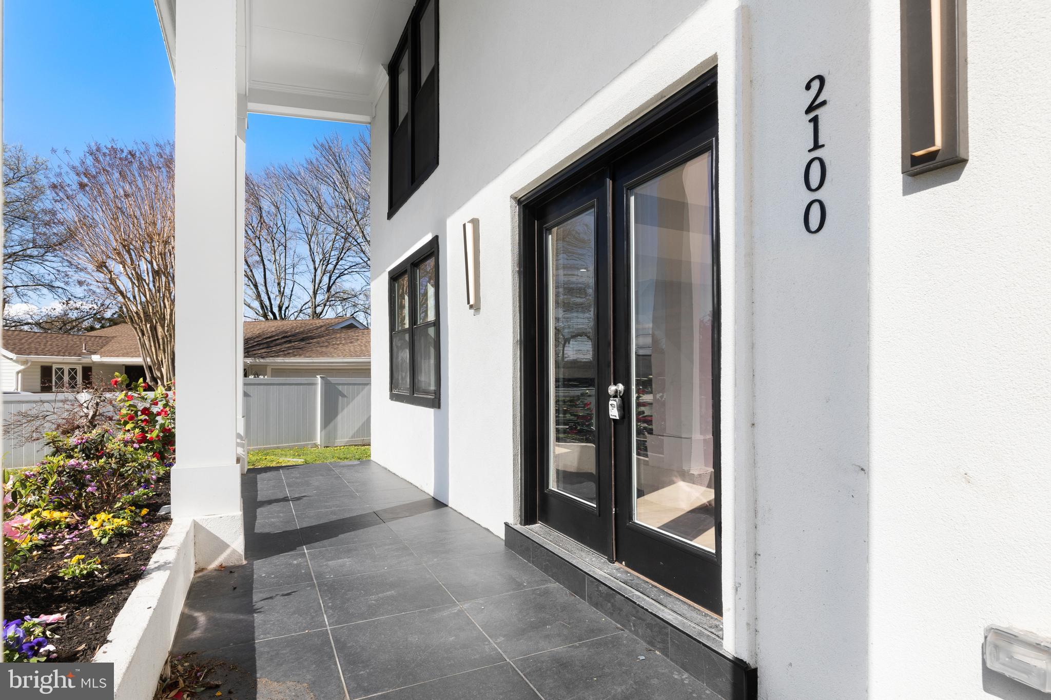 2100 S PIERCE STREET