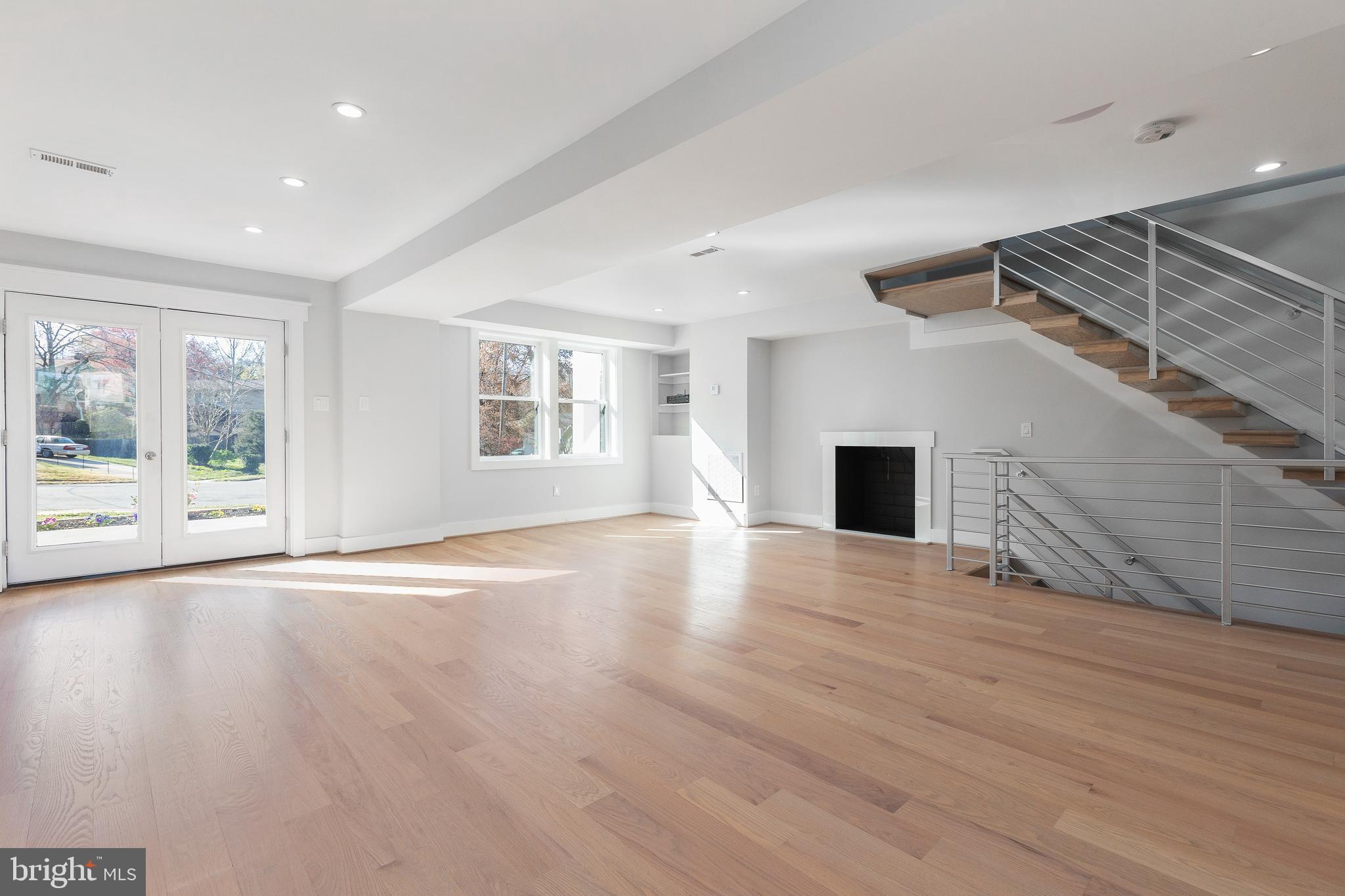 2100 S PIERCE STREET