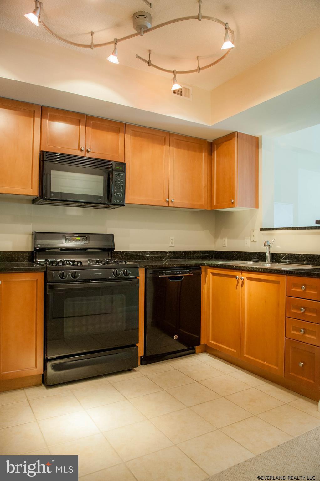 CONTINENTAL - Residential Lease