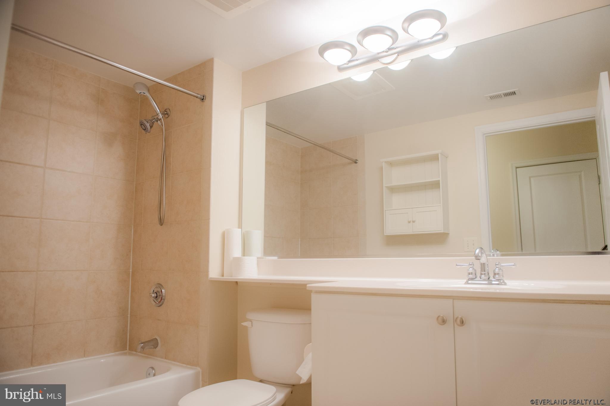 CONTINENTAL - Residential Lease