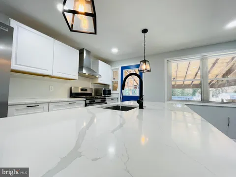 MLS: MDBC2122386