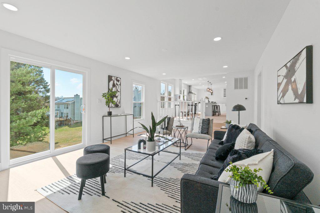 SUMMIT CHASE - Residential