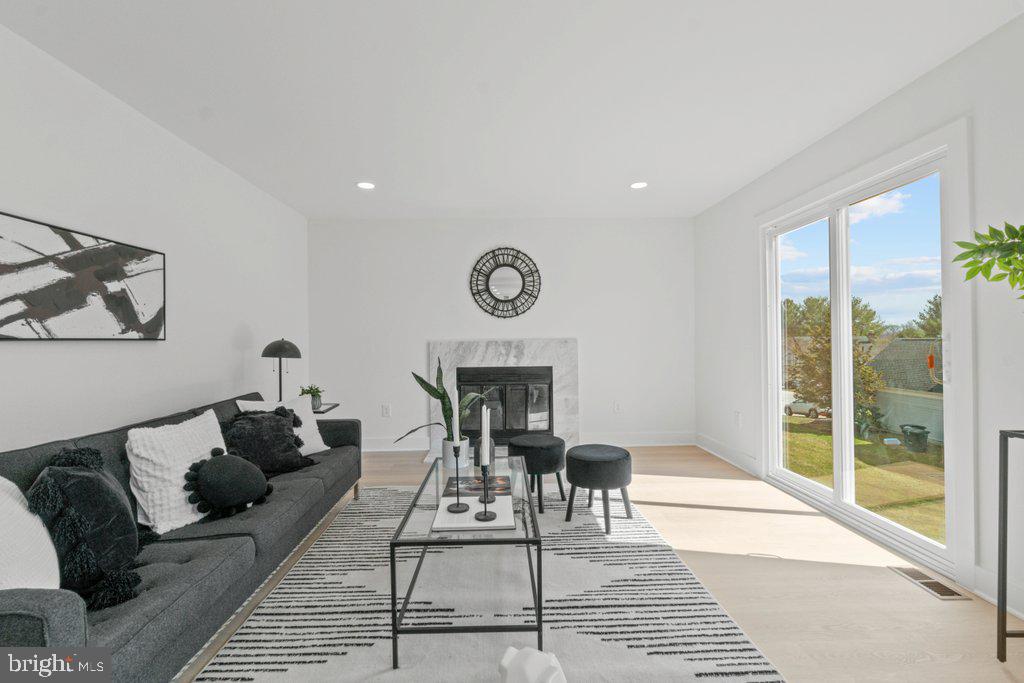 SUMMIT CHASE - Residential