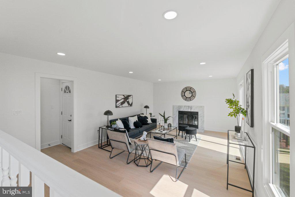 SUMMIT CHASE - Residential