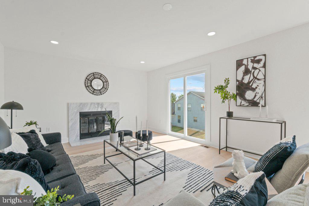 SUMMIT CHASE - Residential