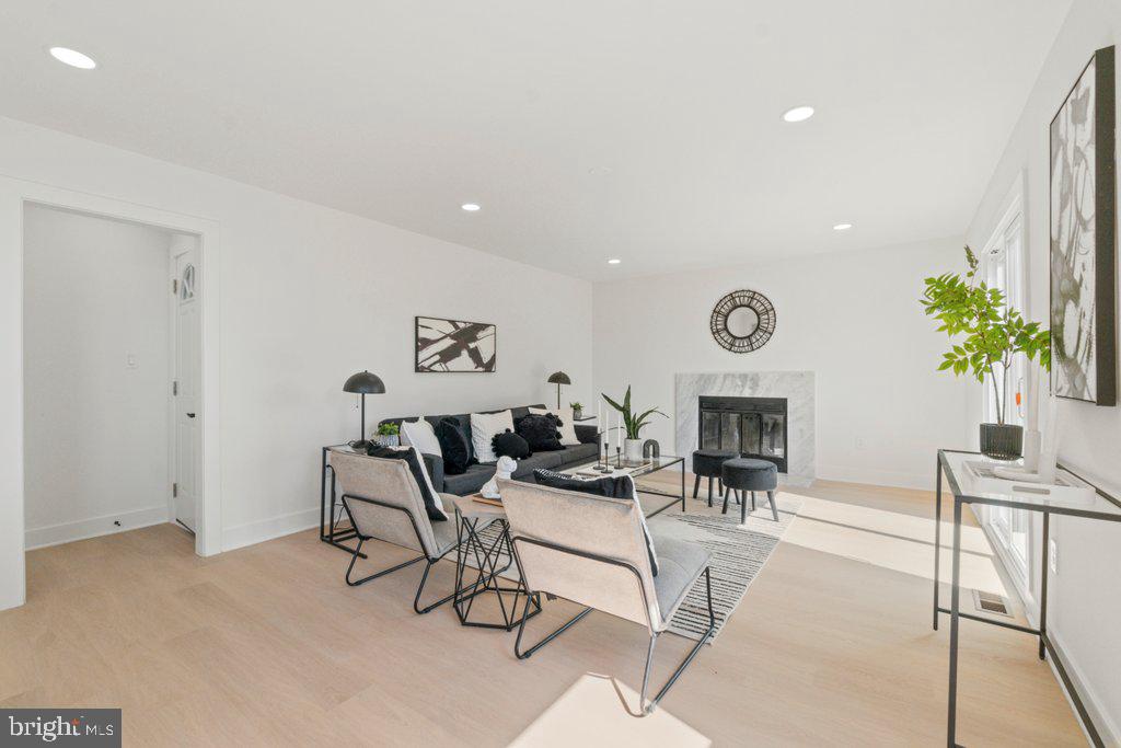 SUMMIT CHASE - Residential