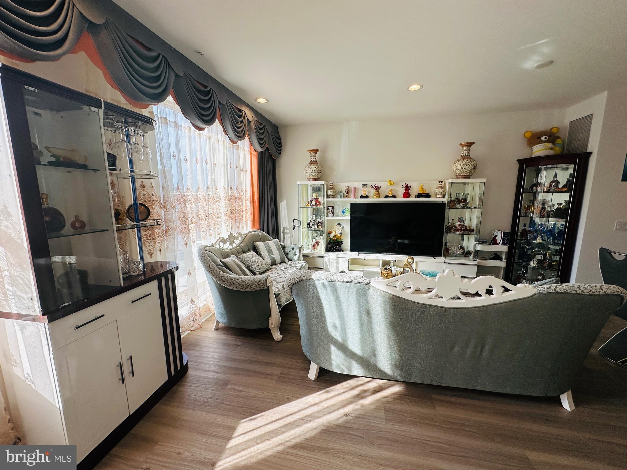 NORTHBANK - Residential