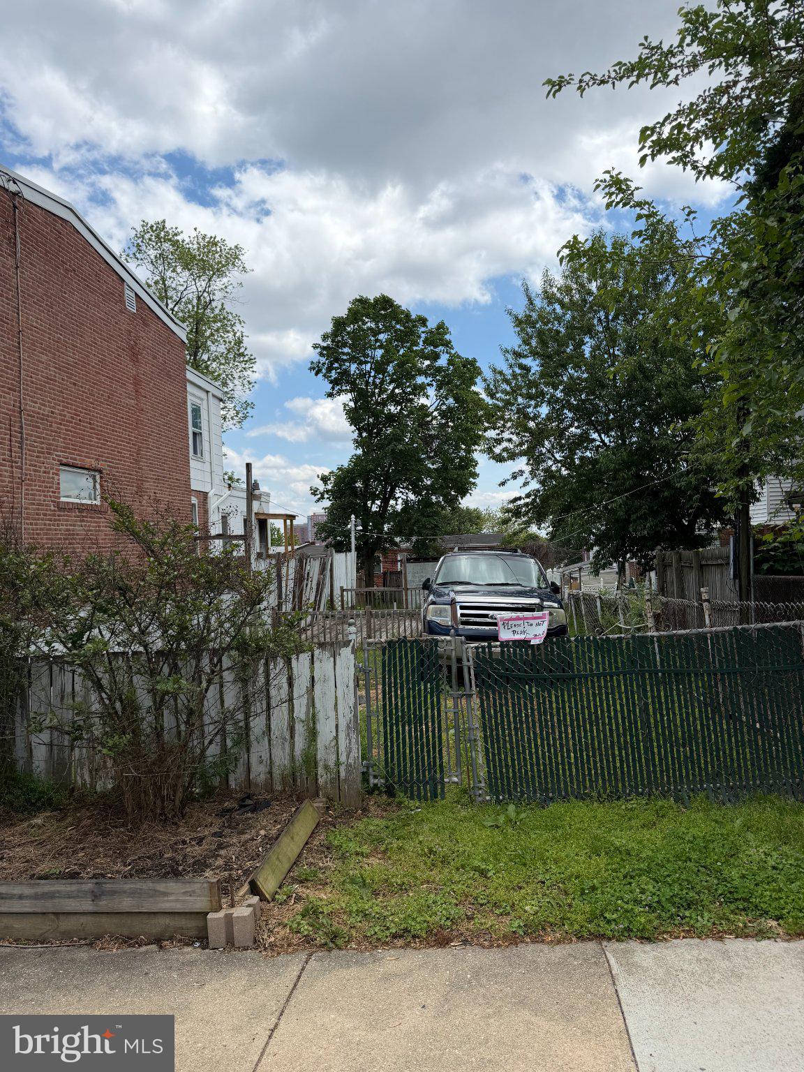 1327 OAK STREET