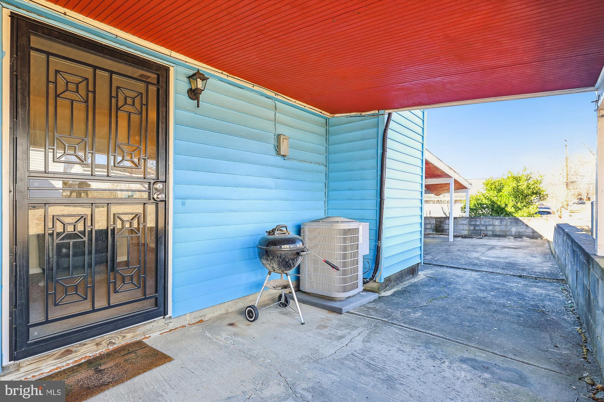 SOUTH LAWN - Residential