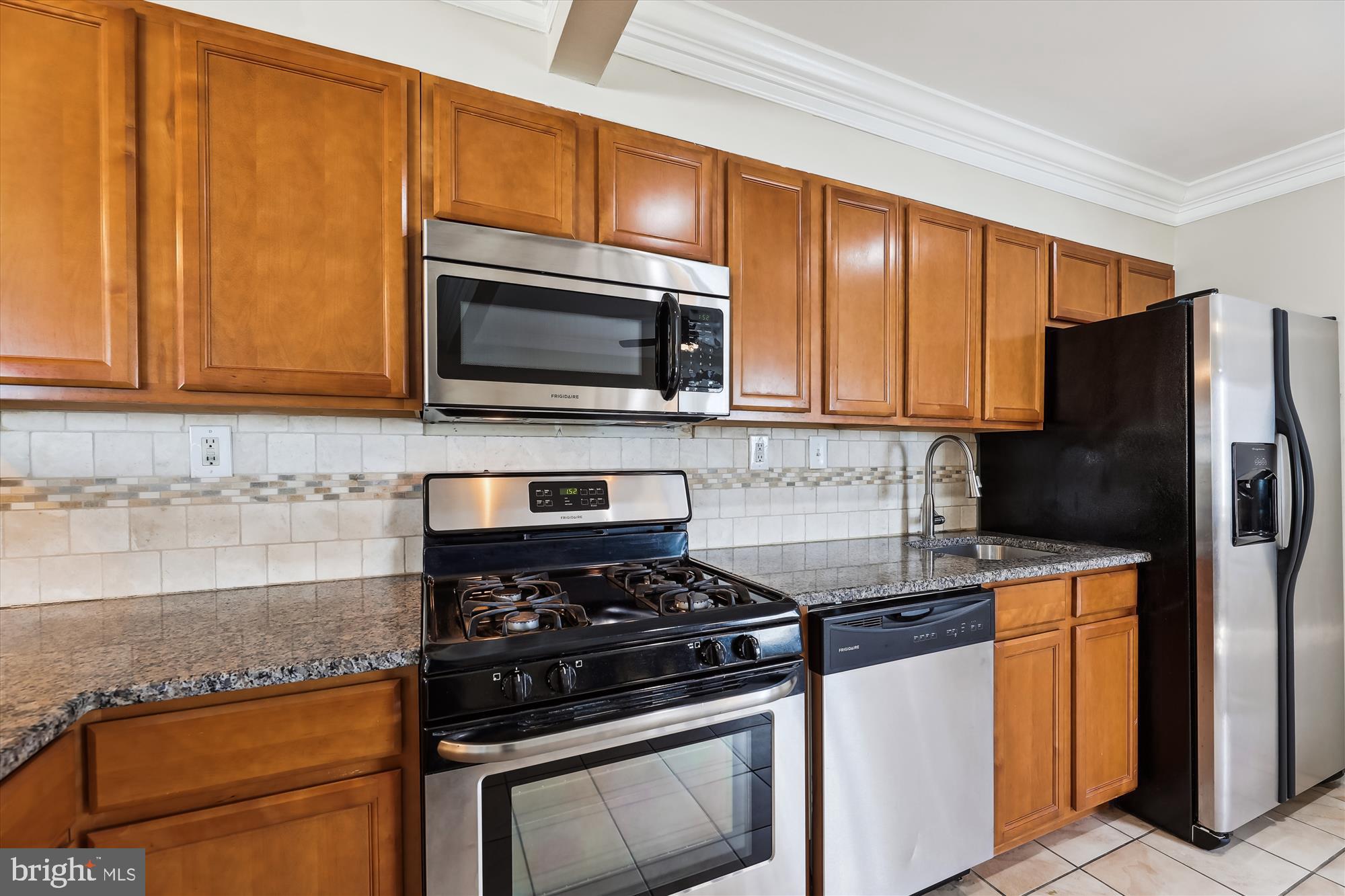 SOUTH LAWN - Residential