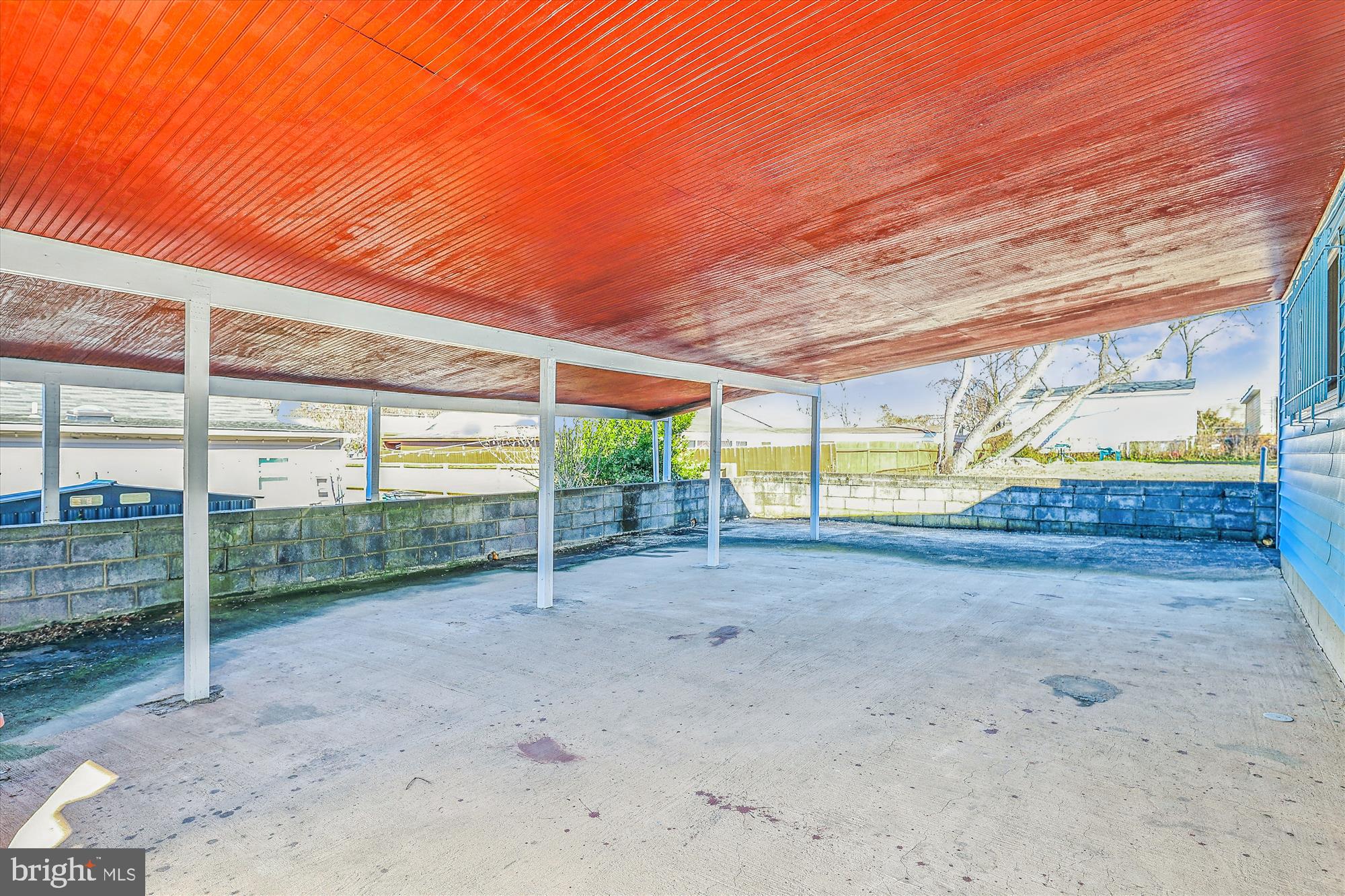 SOUTH LAWN - Residential