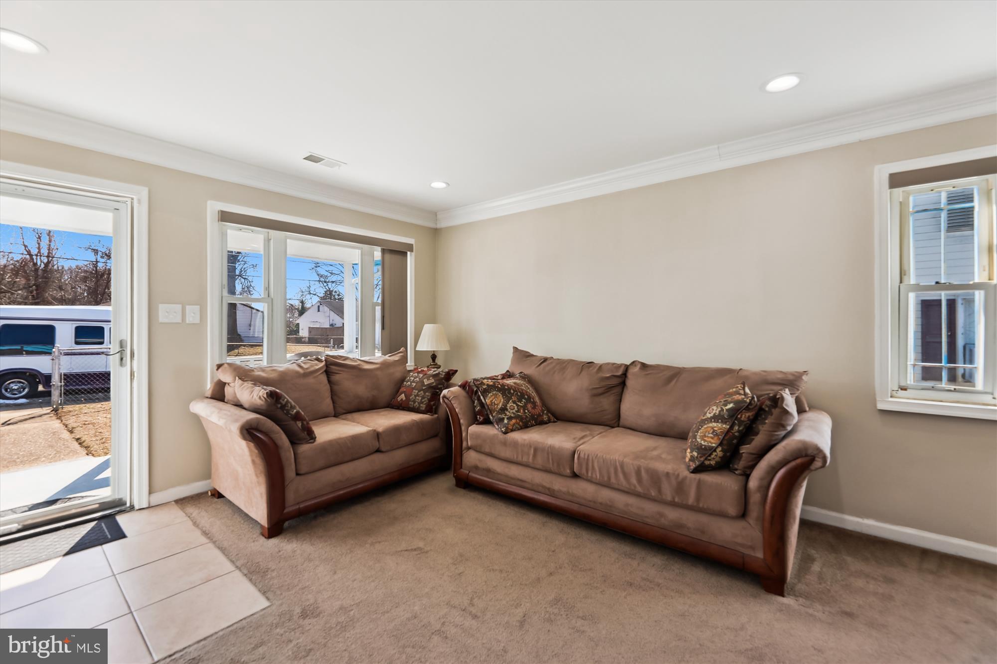 SOUTH LAWN - Residential