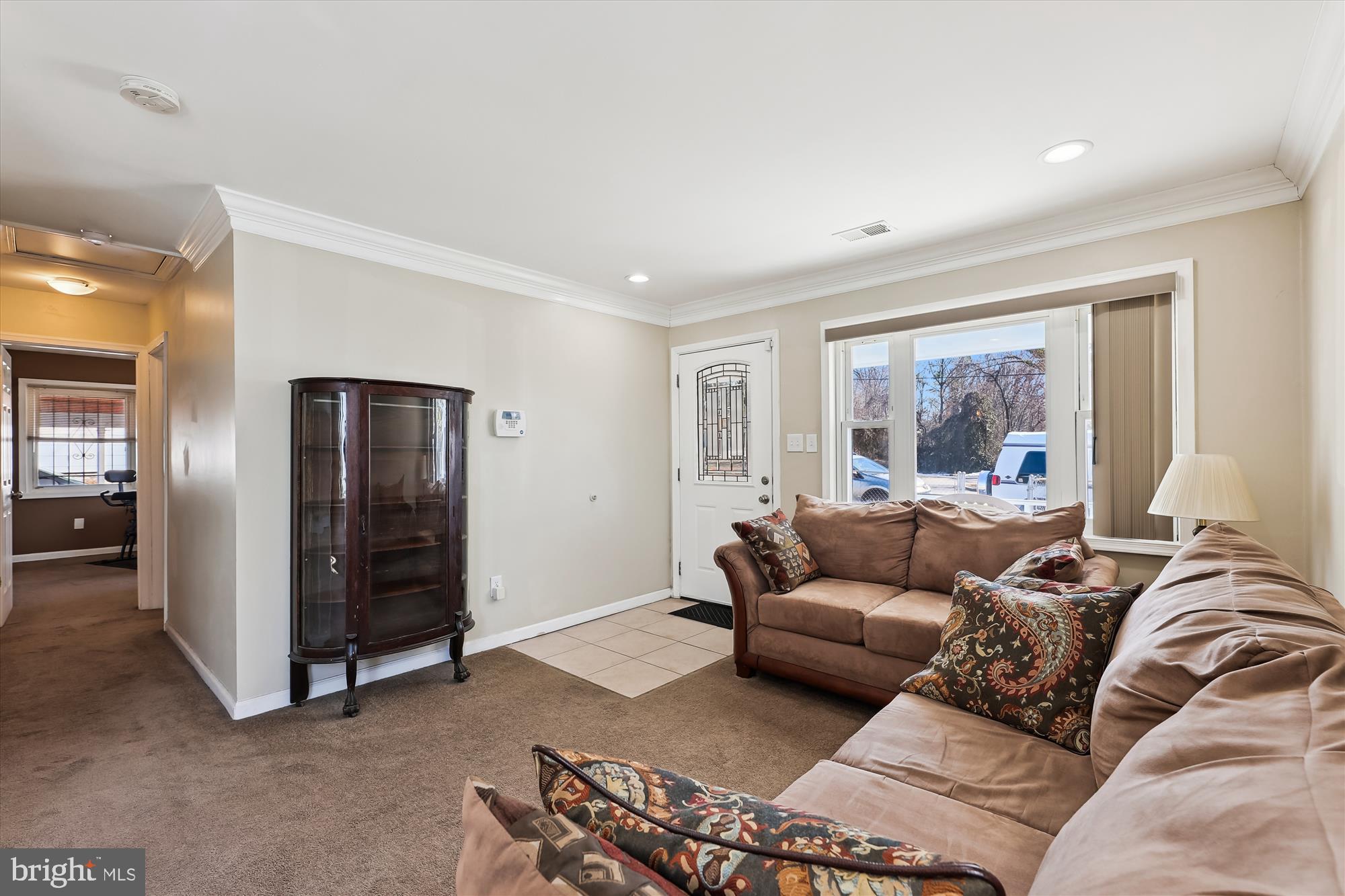 SOUTH LAWN - Residential