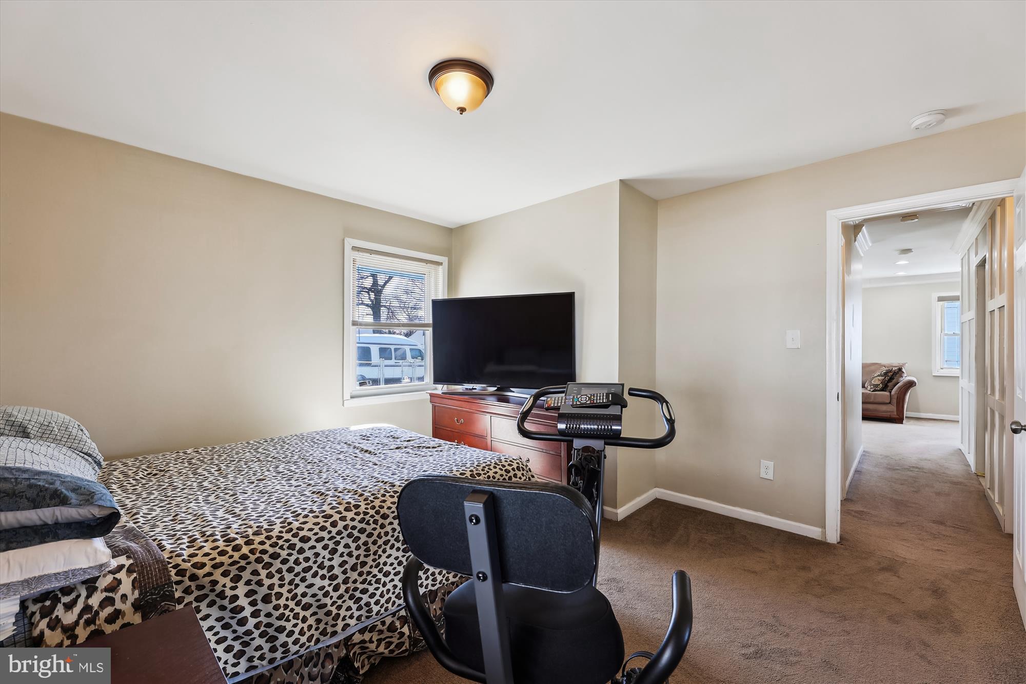 SOUTH LAWN - Residential