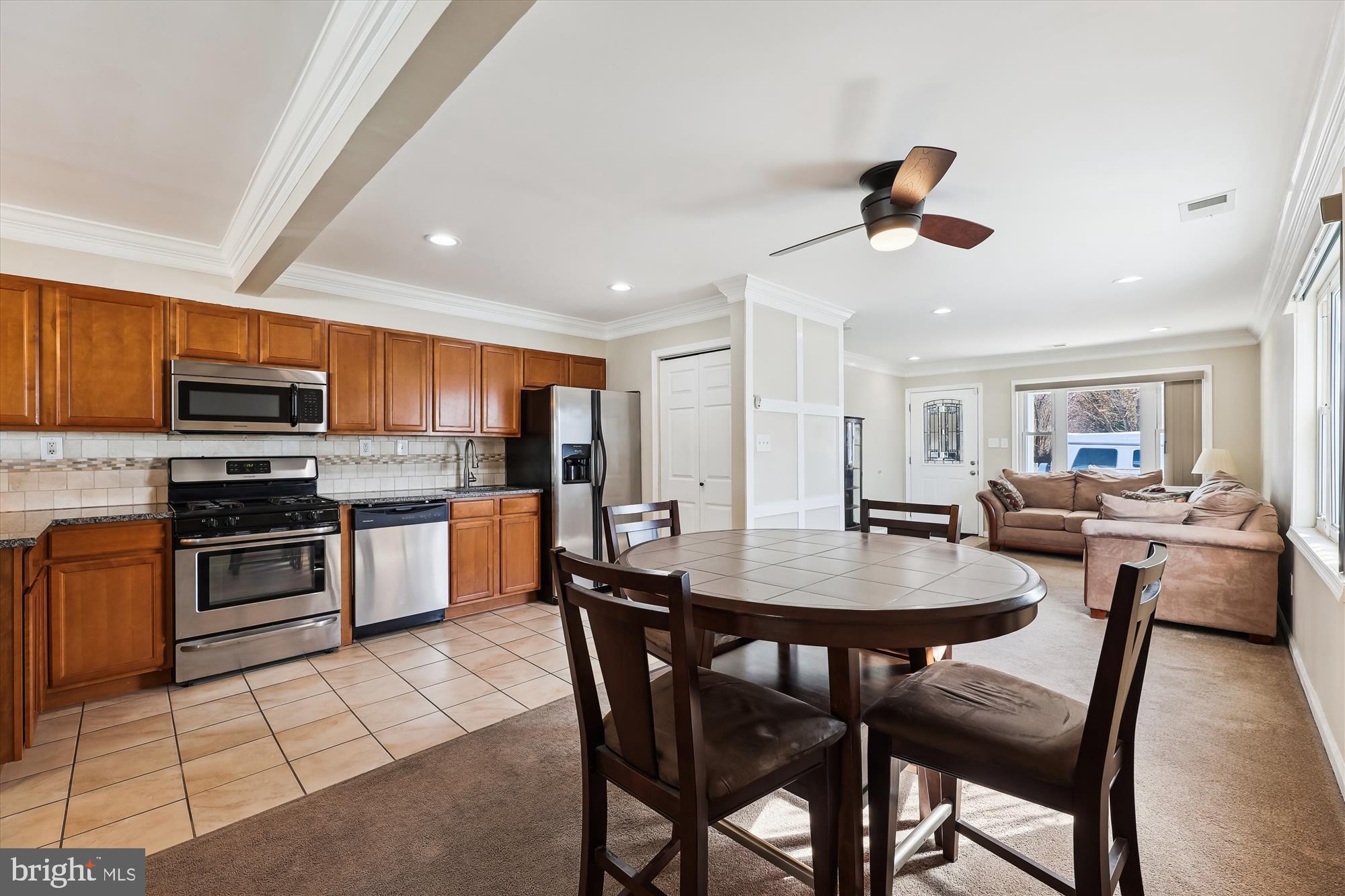 SOUTH LAWN - Residential