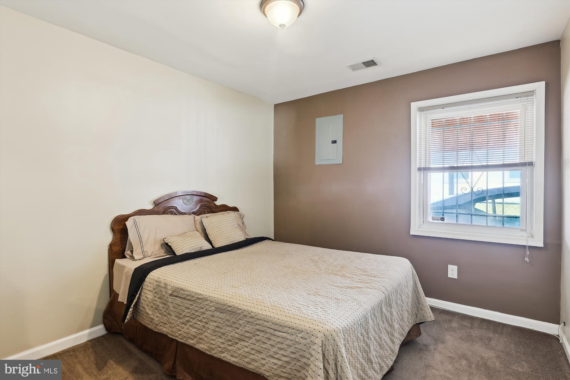 SOUTH LAWN - Residential