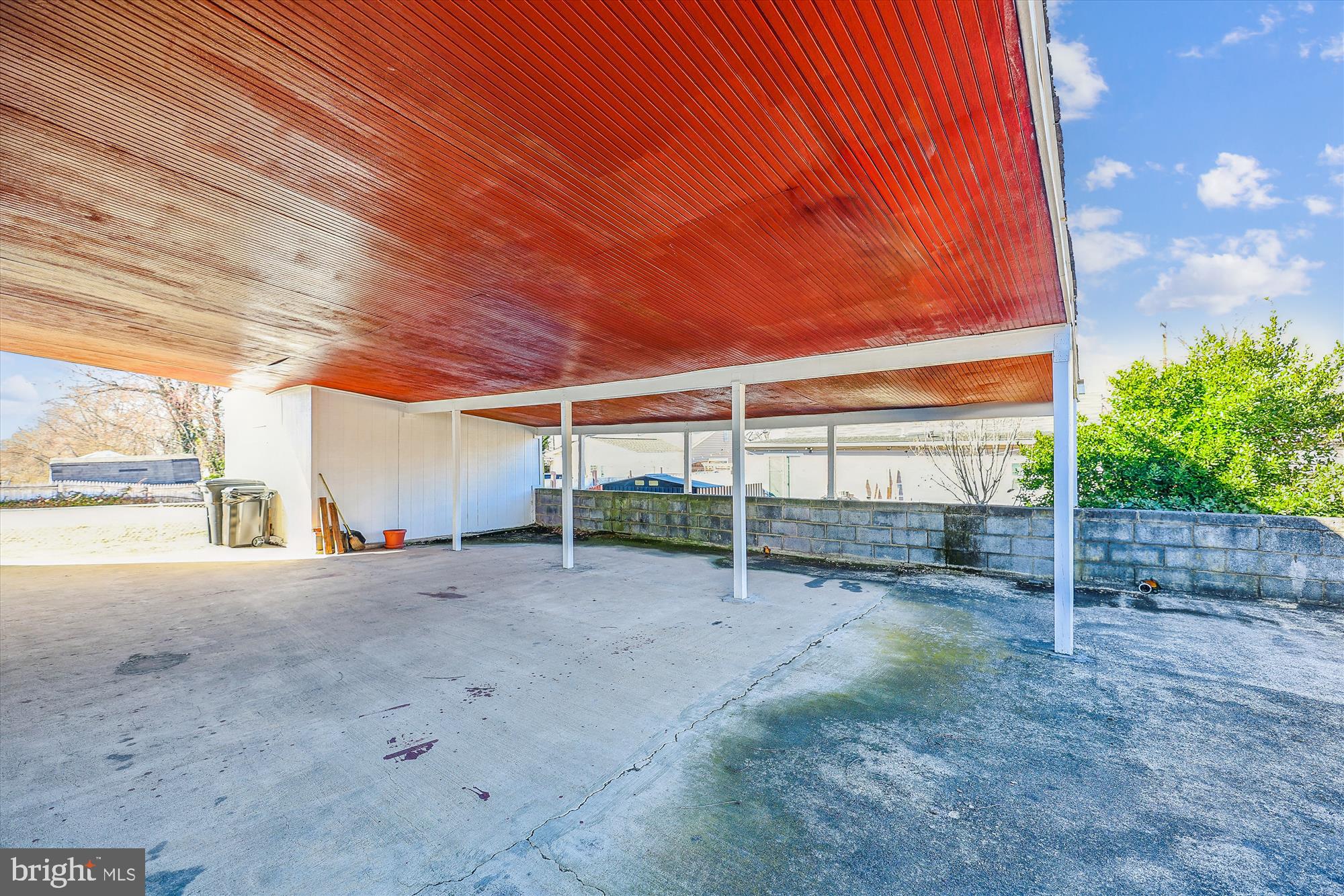 SOUTH LAWN - Residential