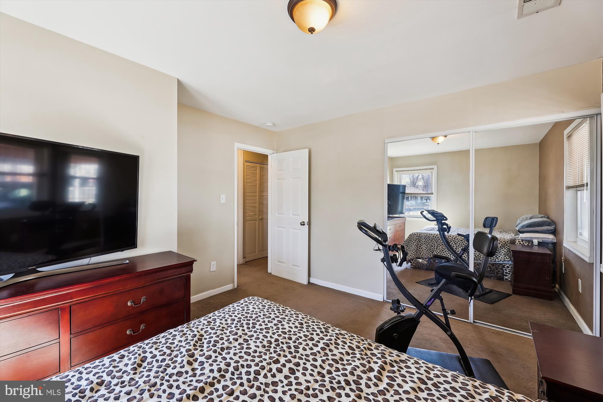 SOUTH LAWN - Residential