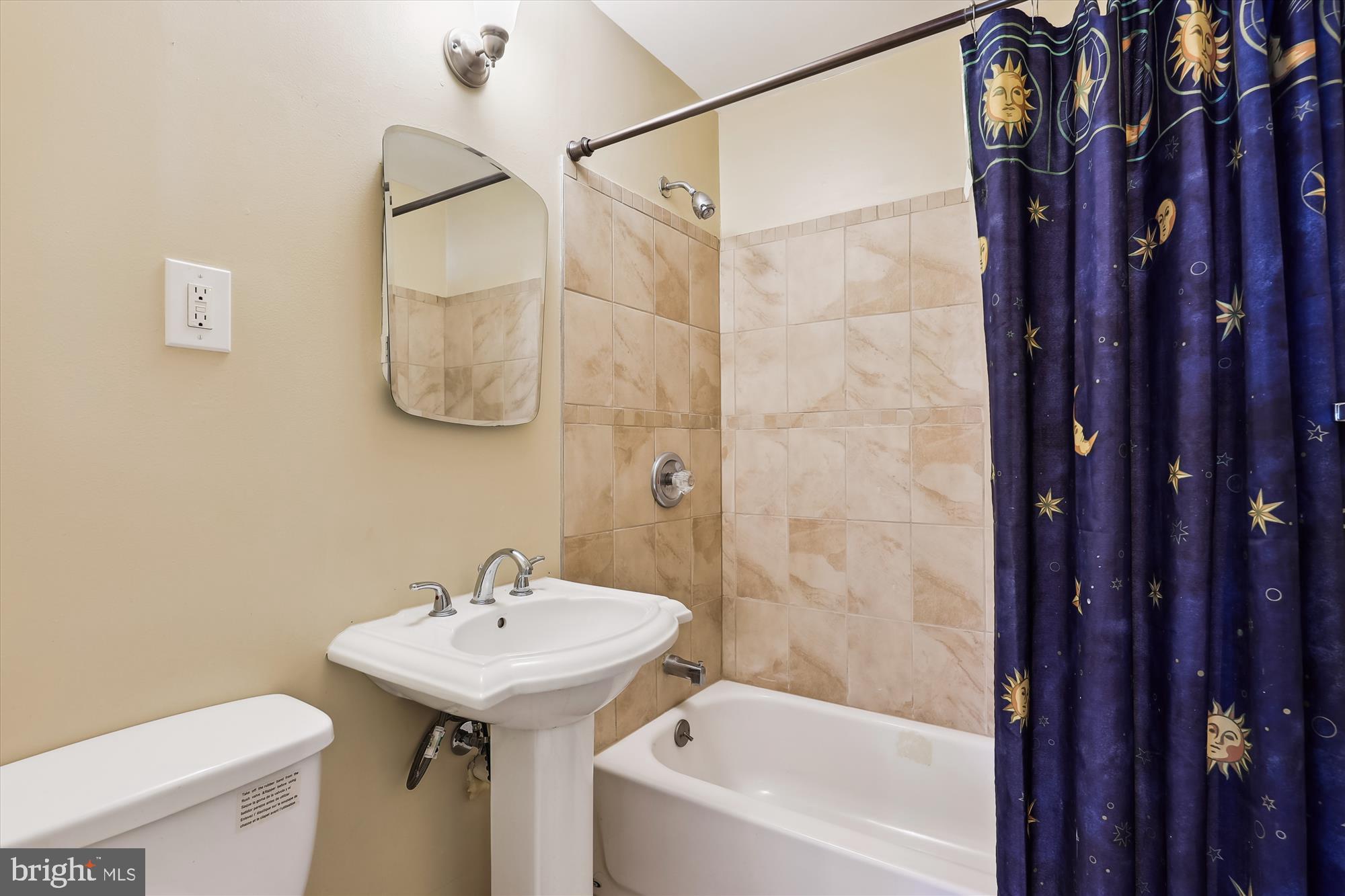 SOUTH LAWN - Residential