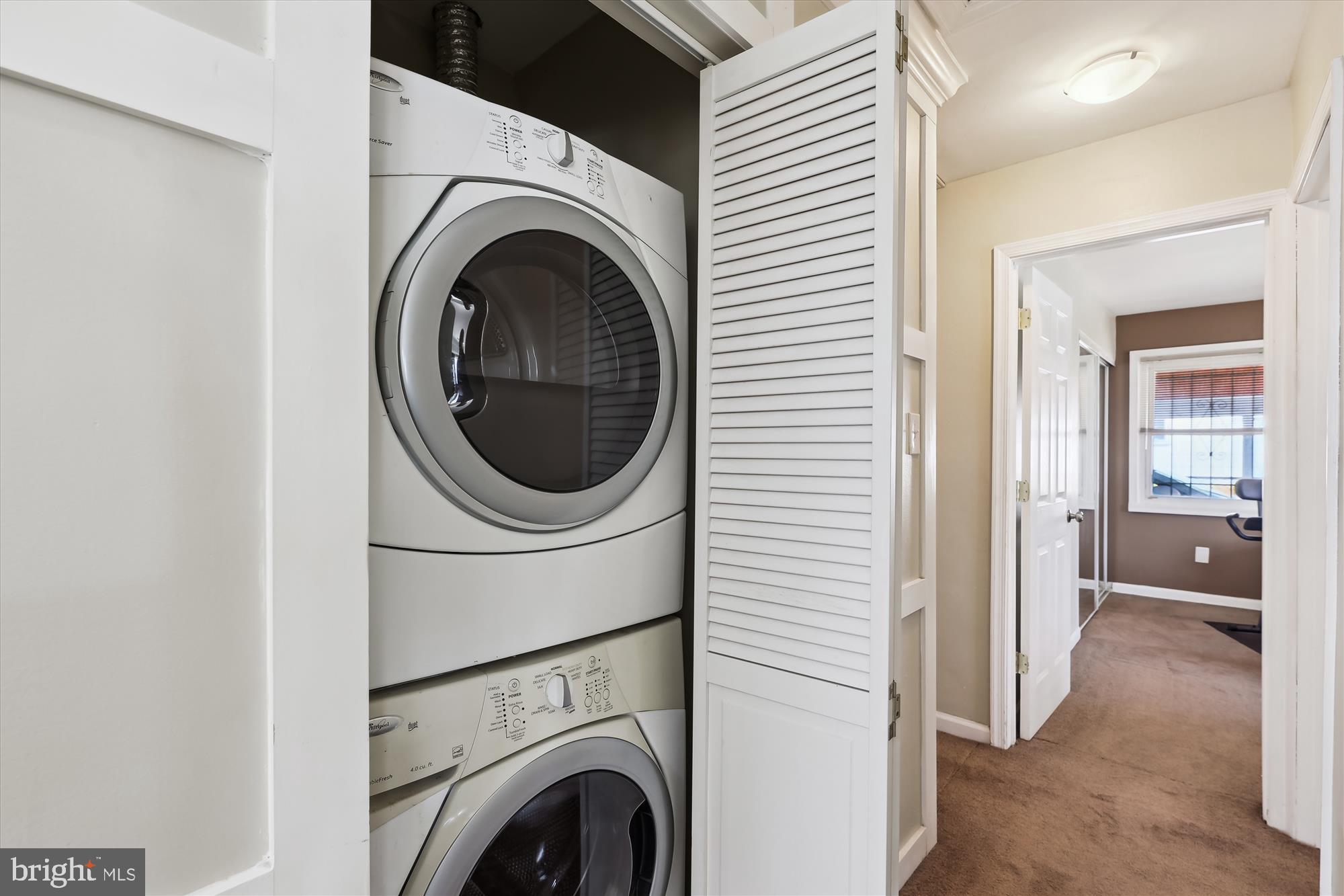 SOUTH LAWN - Residential