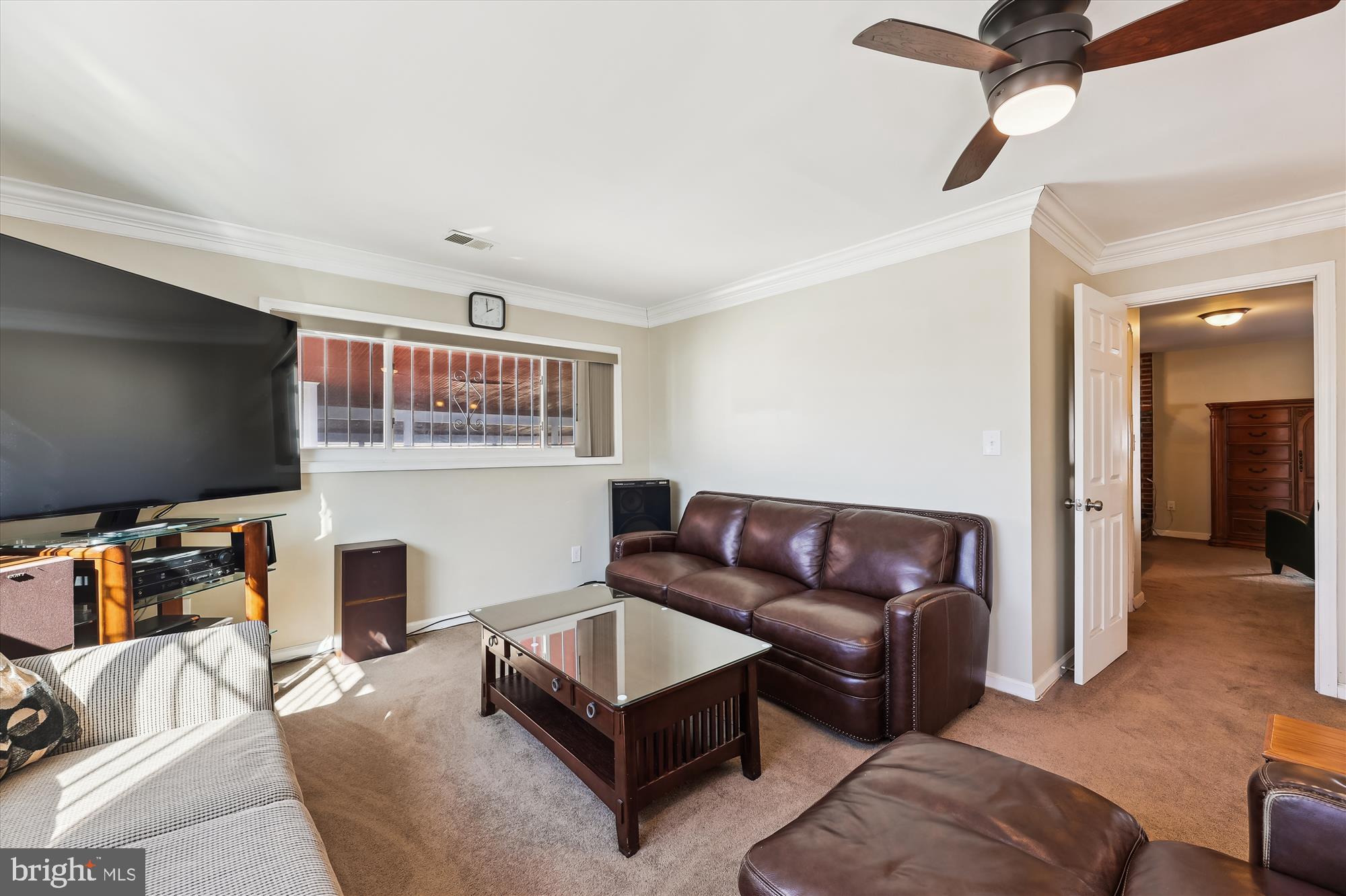 SOUTH LAWN - Residential