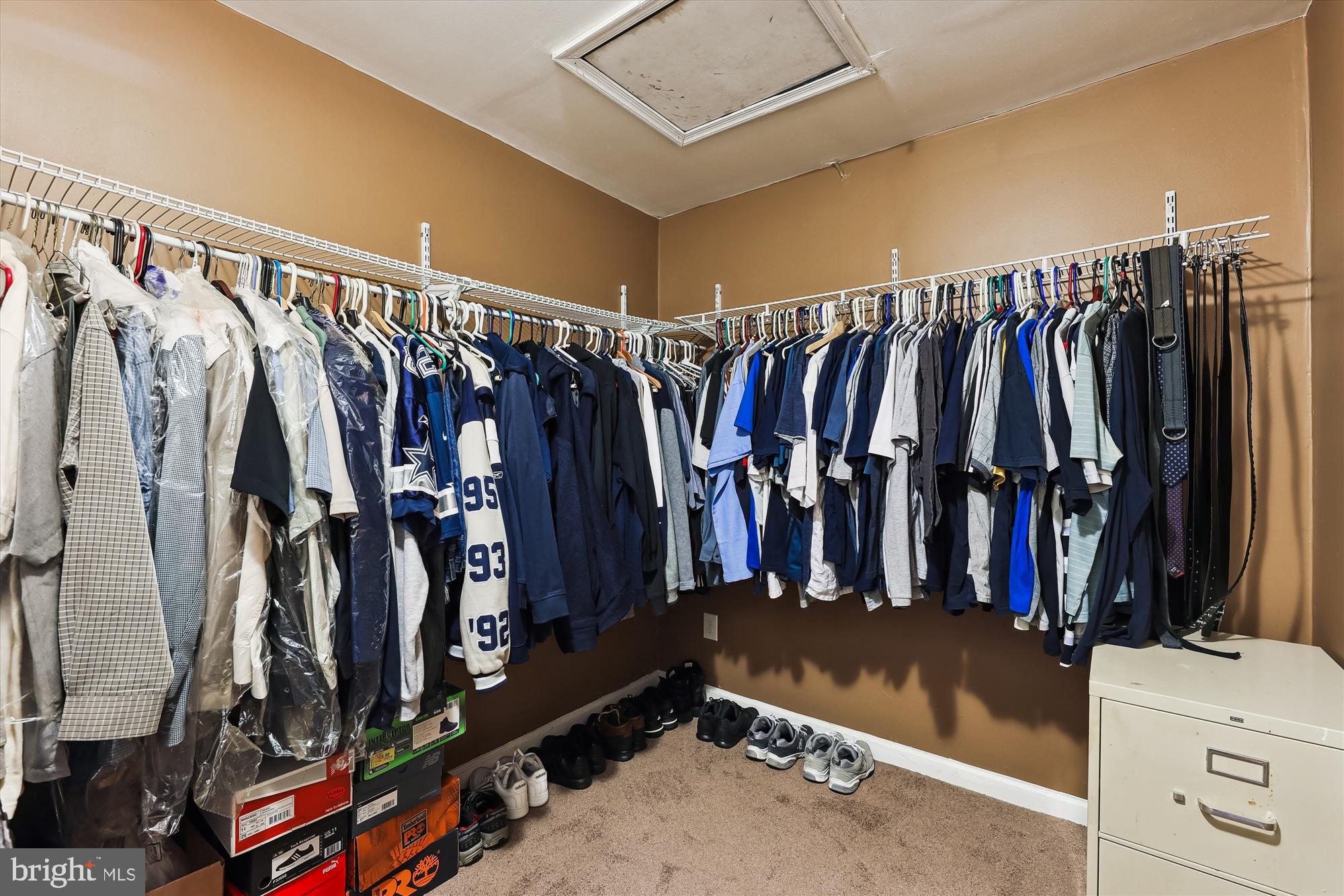 SOUTH LAWN - Residential