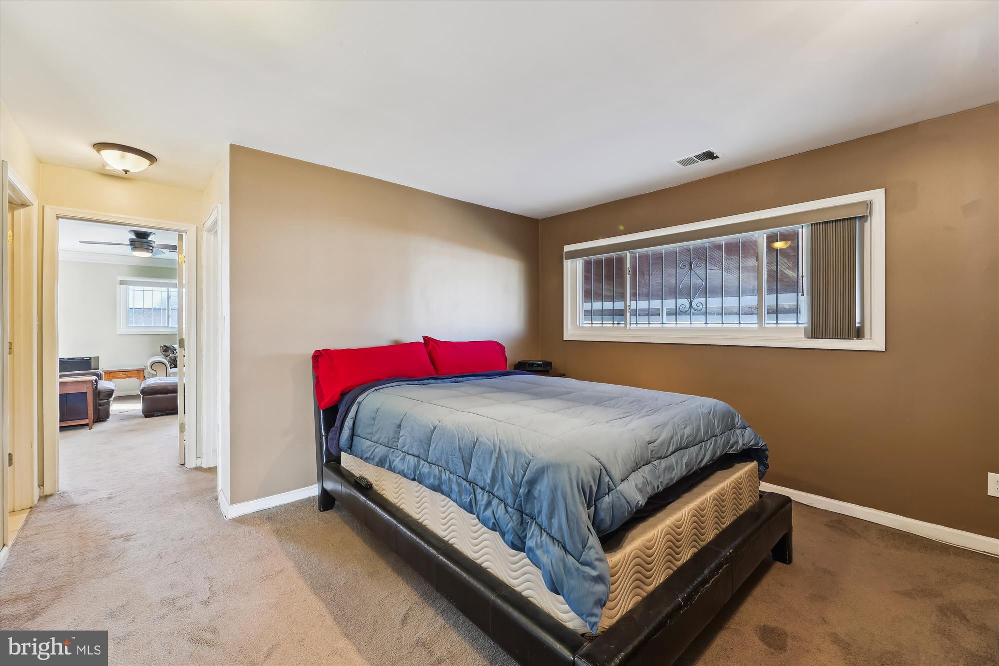 SOUTH LAWN - Residential