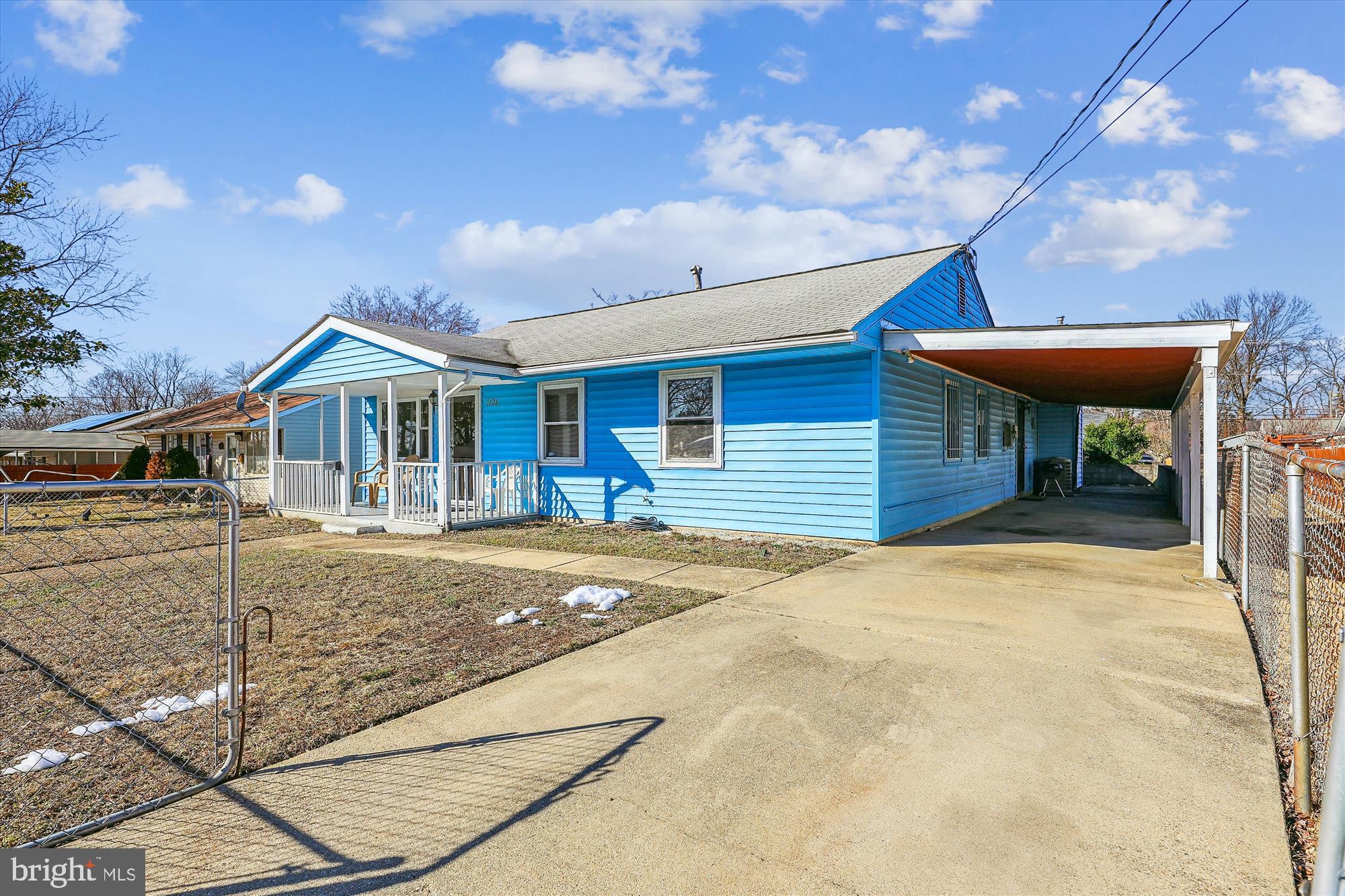 SOUTH LAWN - Residential