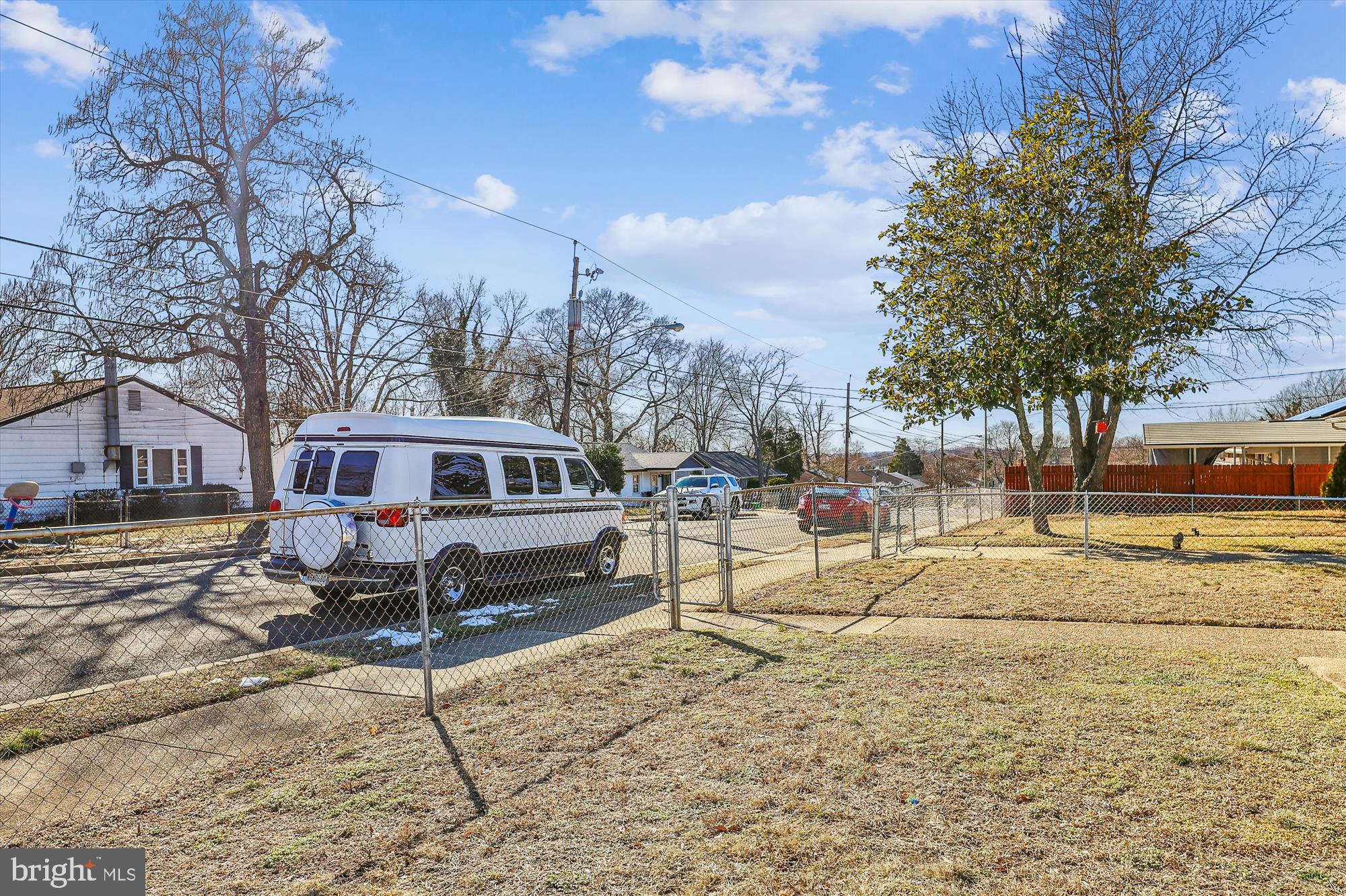 SOUTH LAWN - Residential