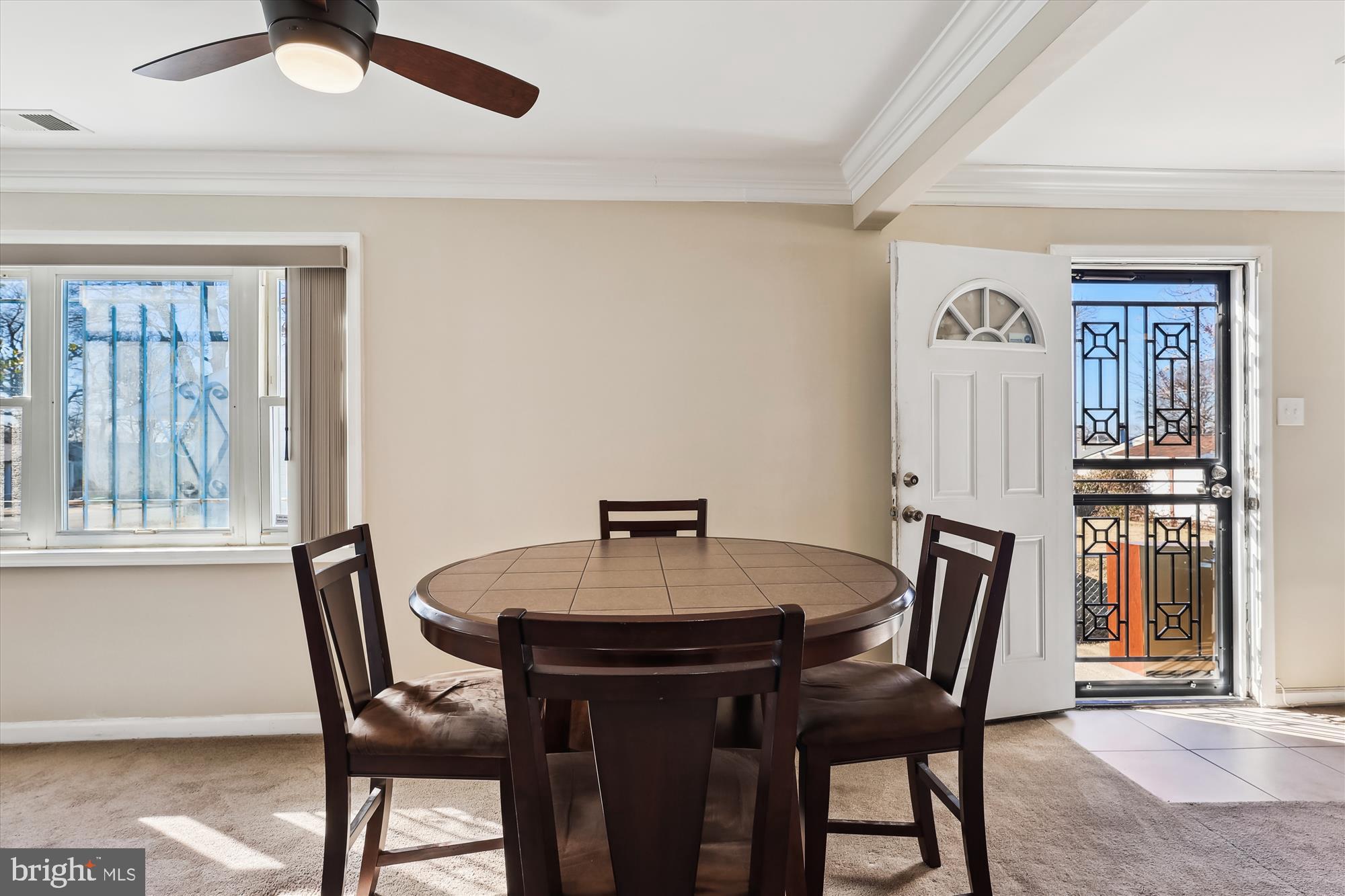 SOUTH LAWN - Residential