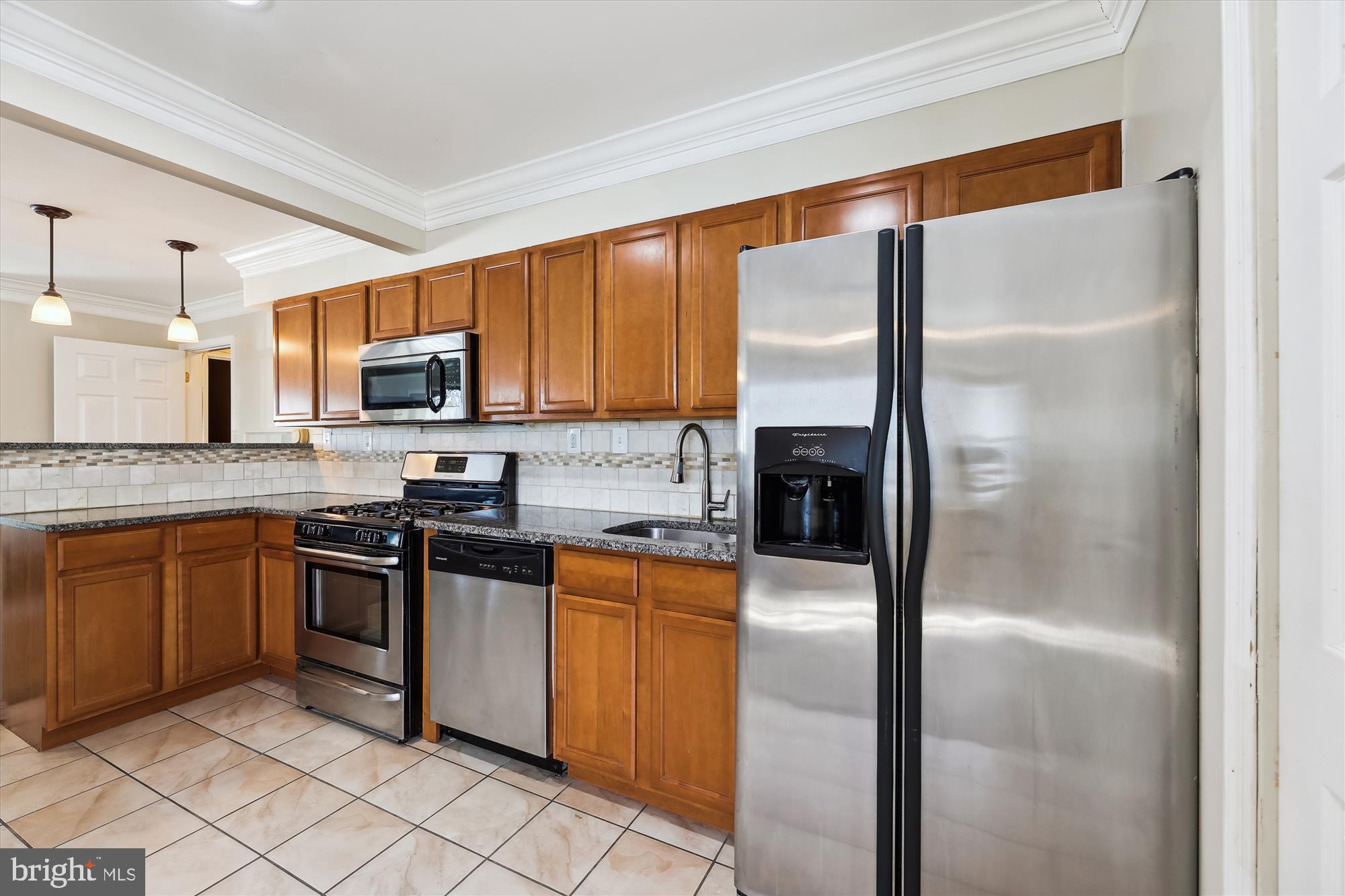 SOUTH LAWN - Residential