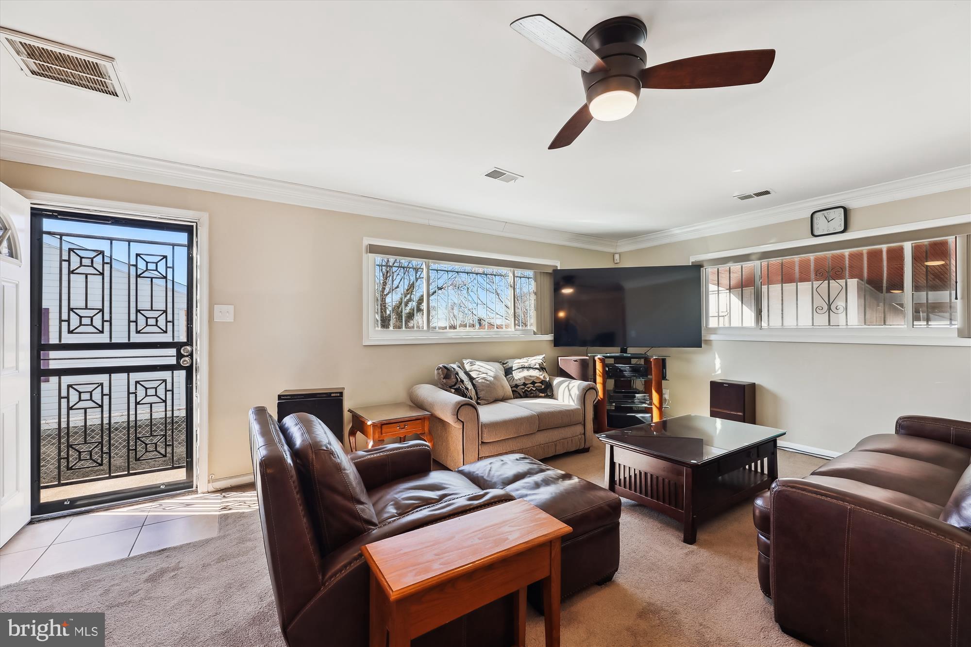 SOUTH LAWN - Residential