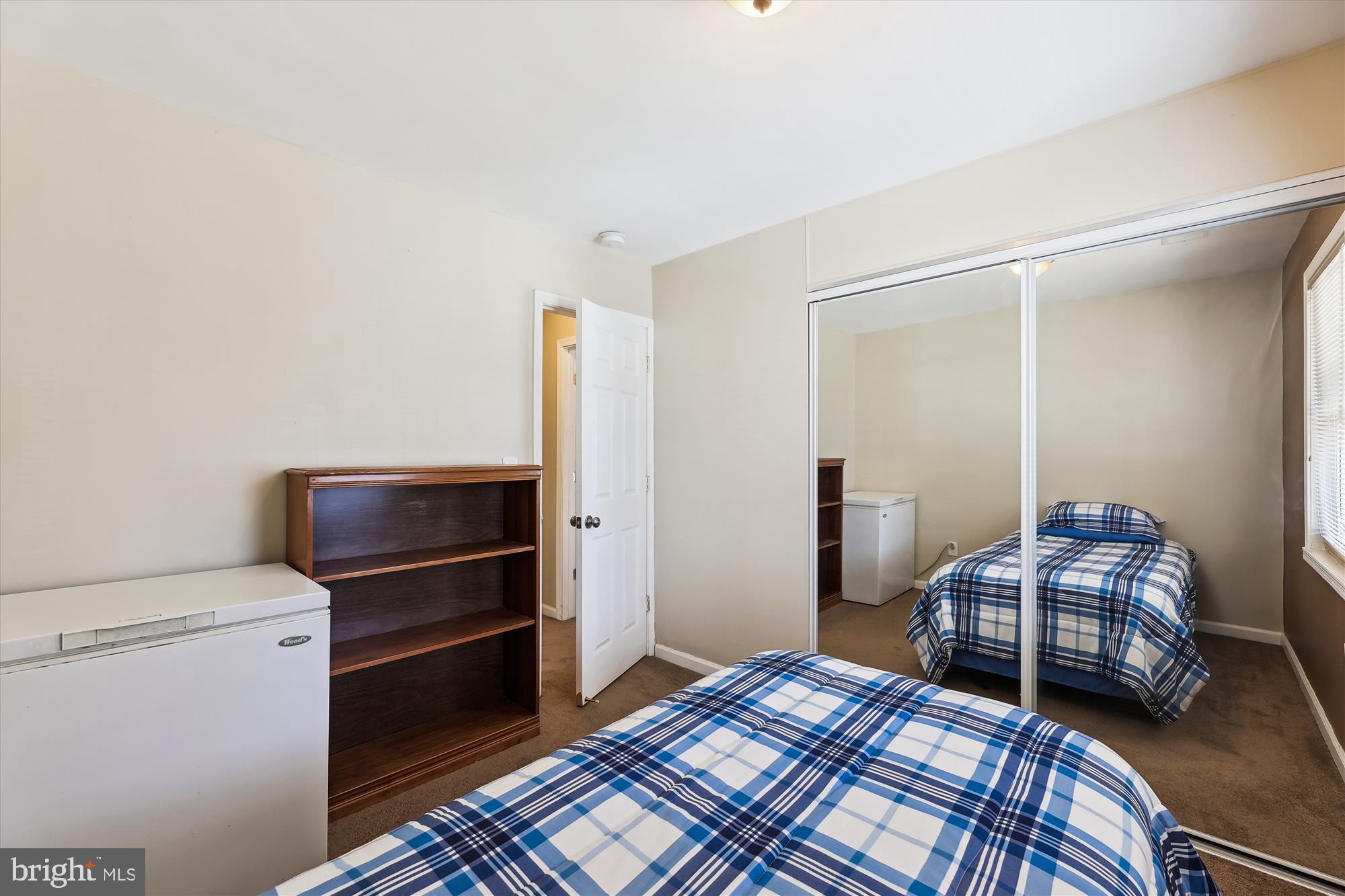 SOUTH LAWN - Residential