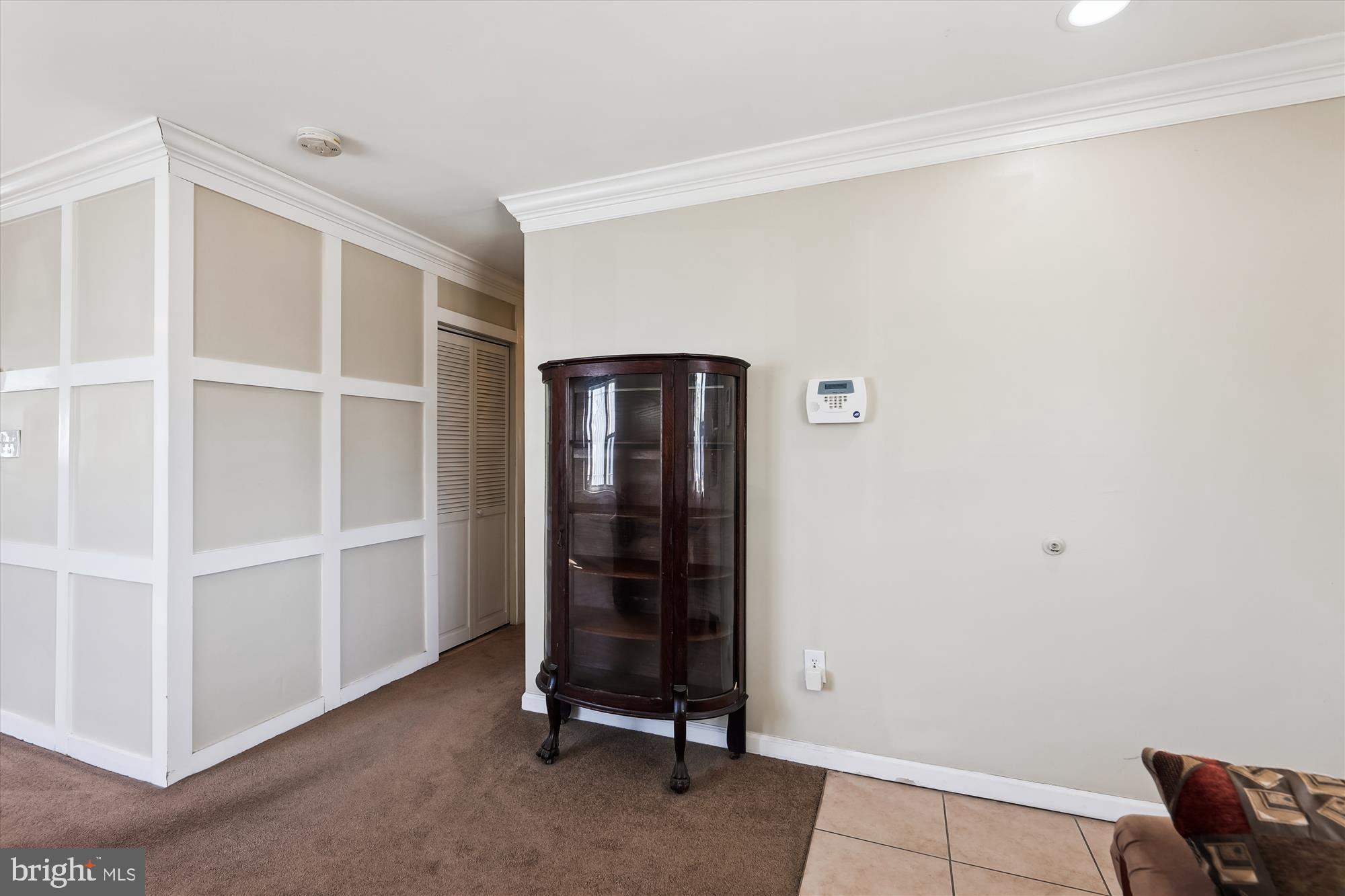 SOUTH LAWN - Residential