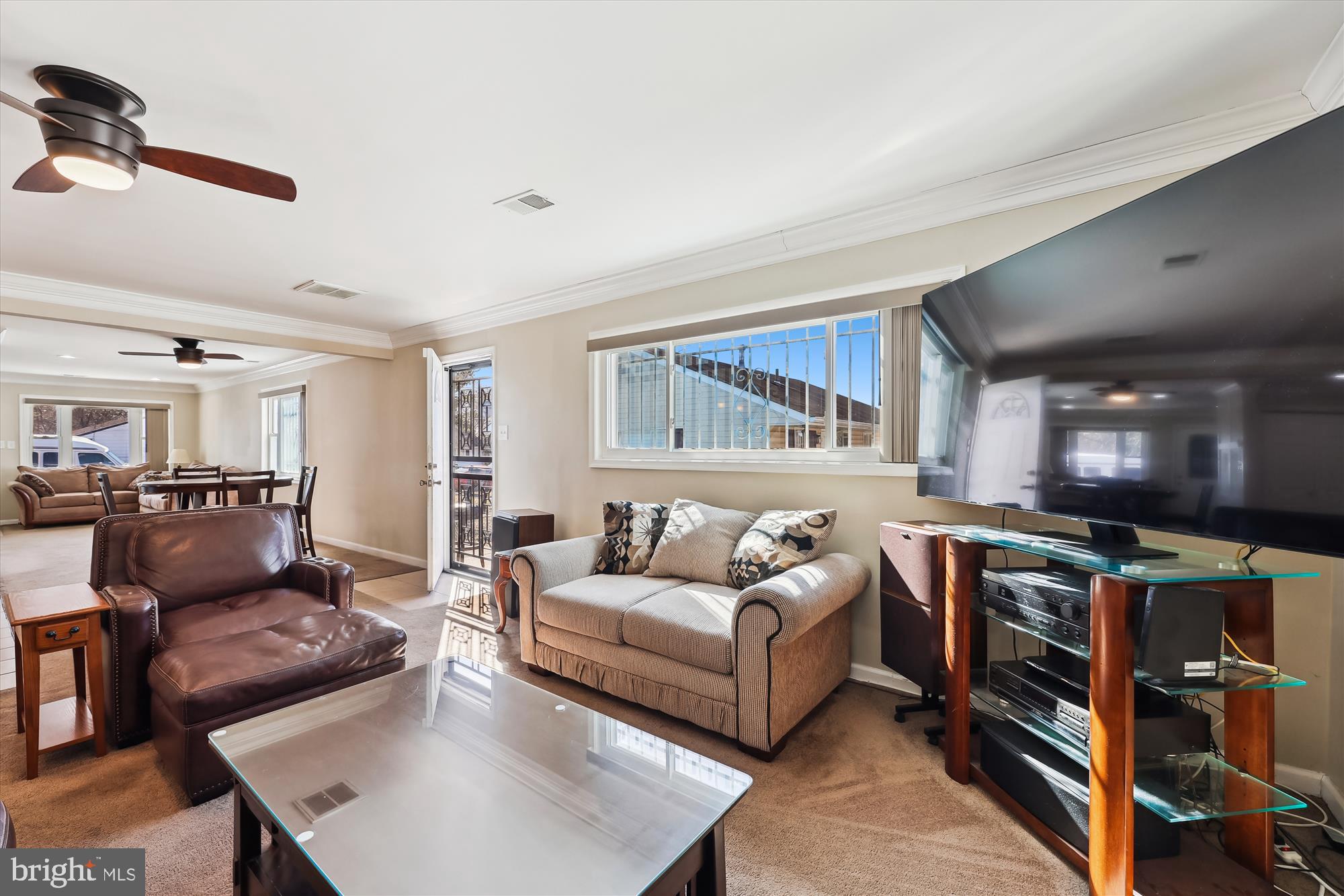 SOUTH LAWN - Residential