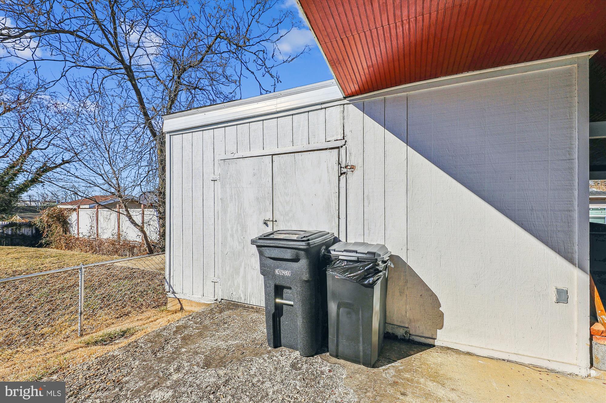 SOUTH LAWN - Residential