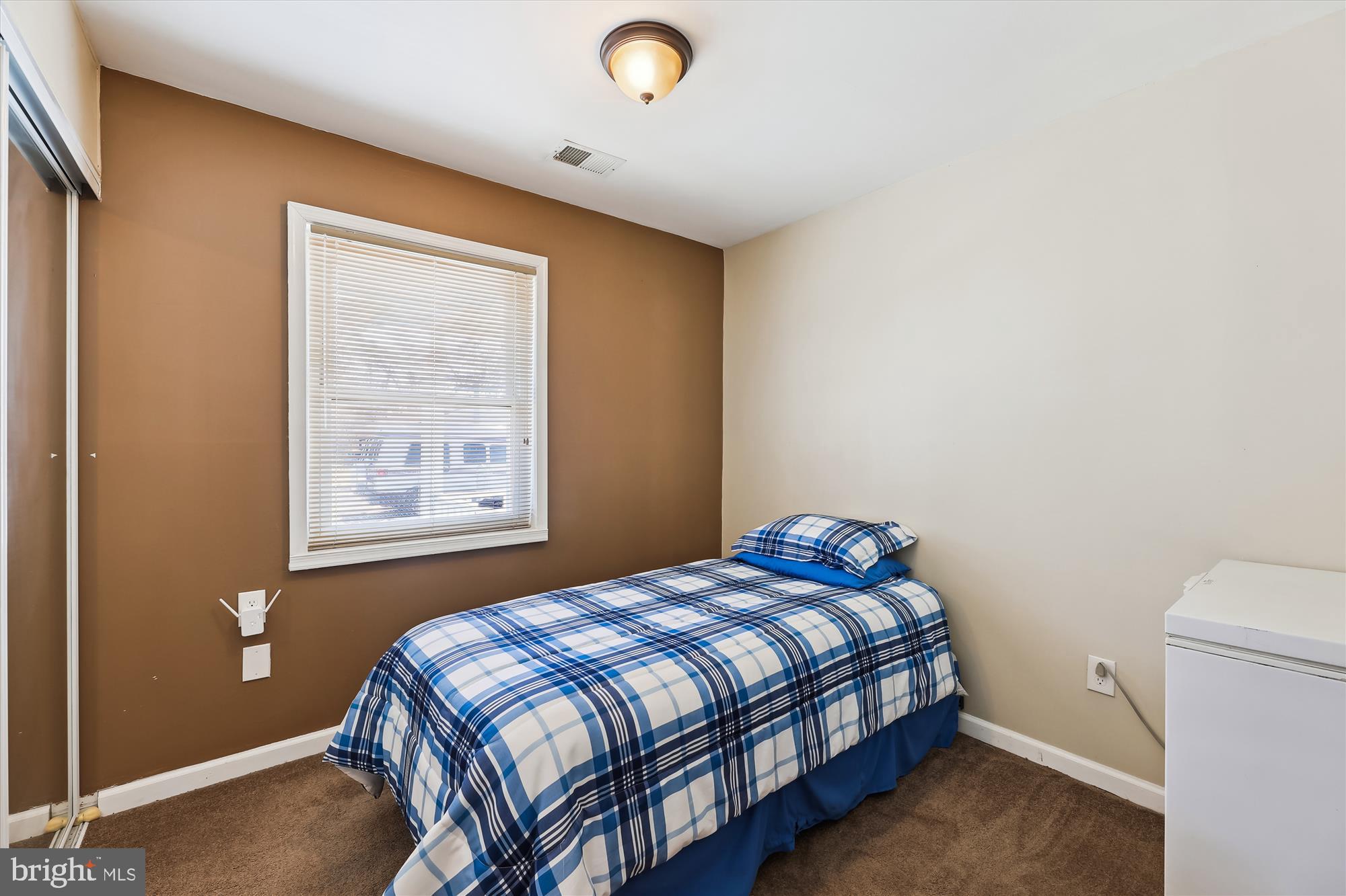 SOUTH LAWN - Residential