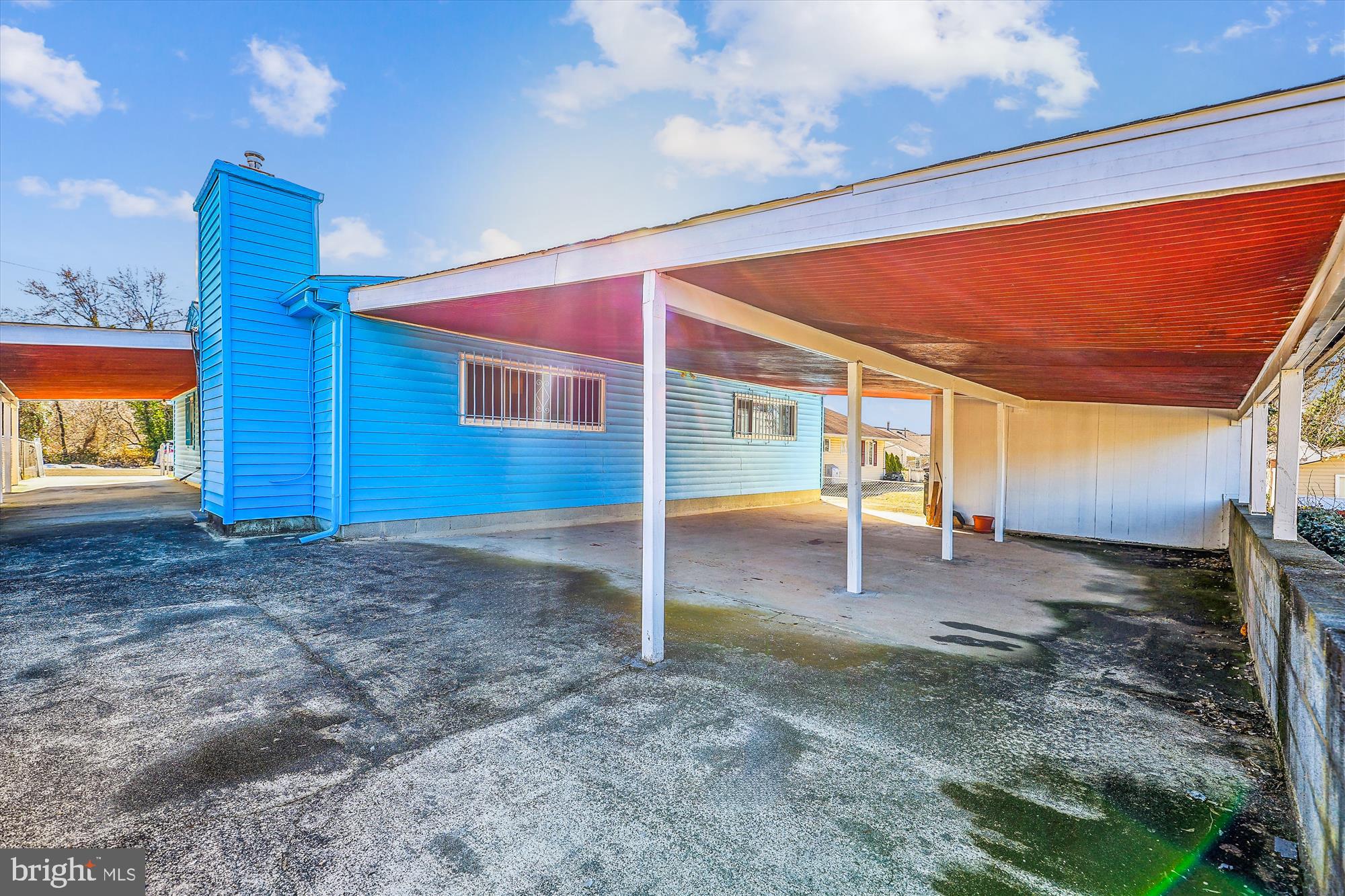 SOUTH LAWN - Residential