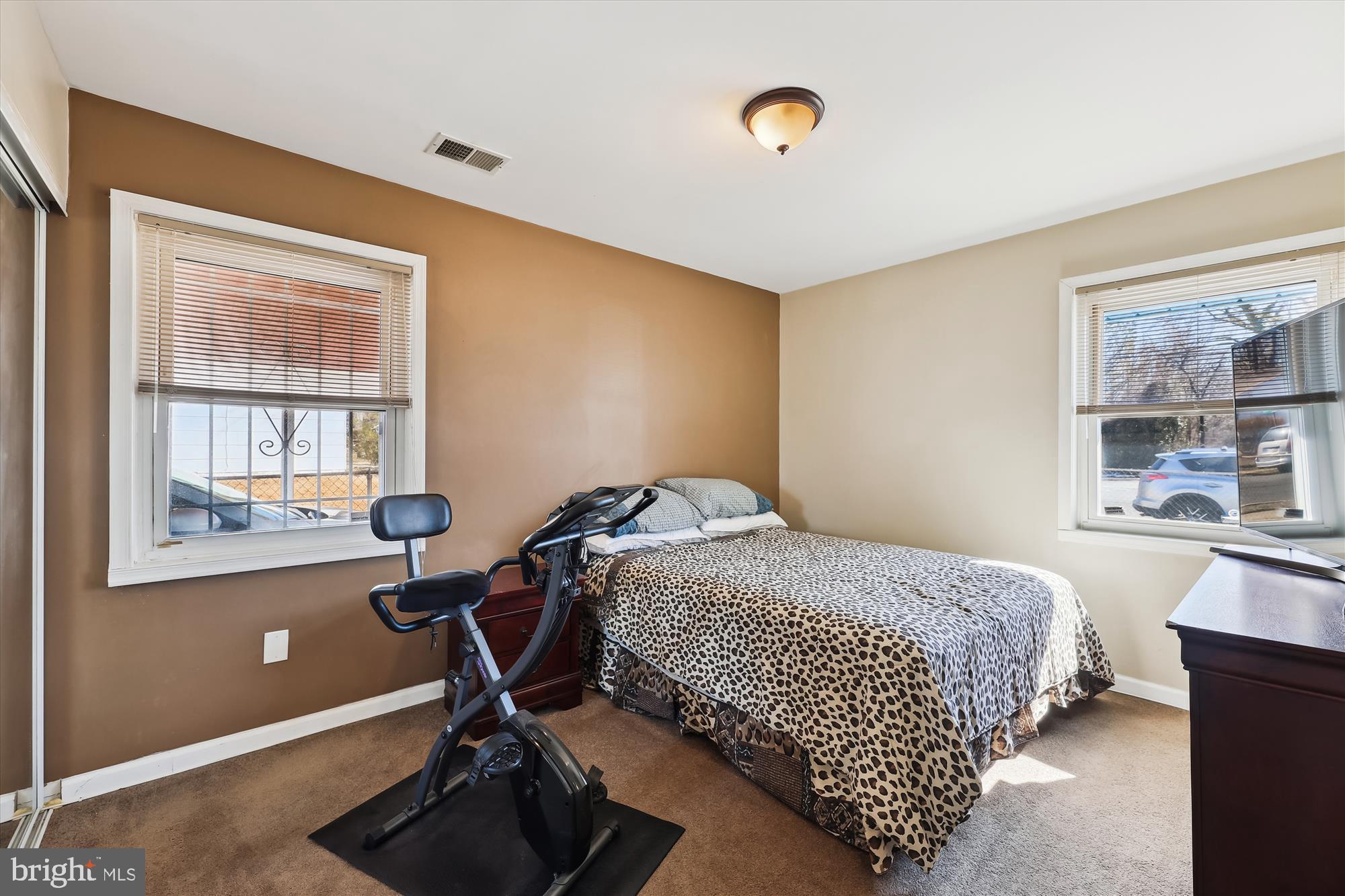 SOUTH LAWN - Residential