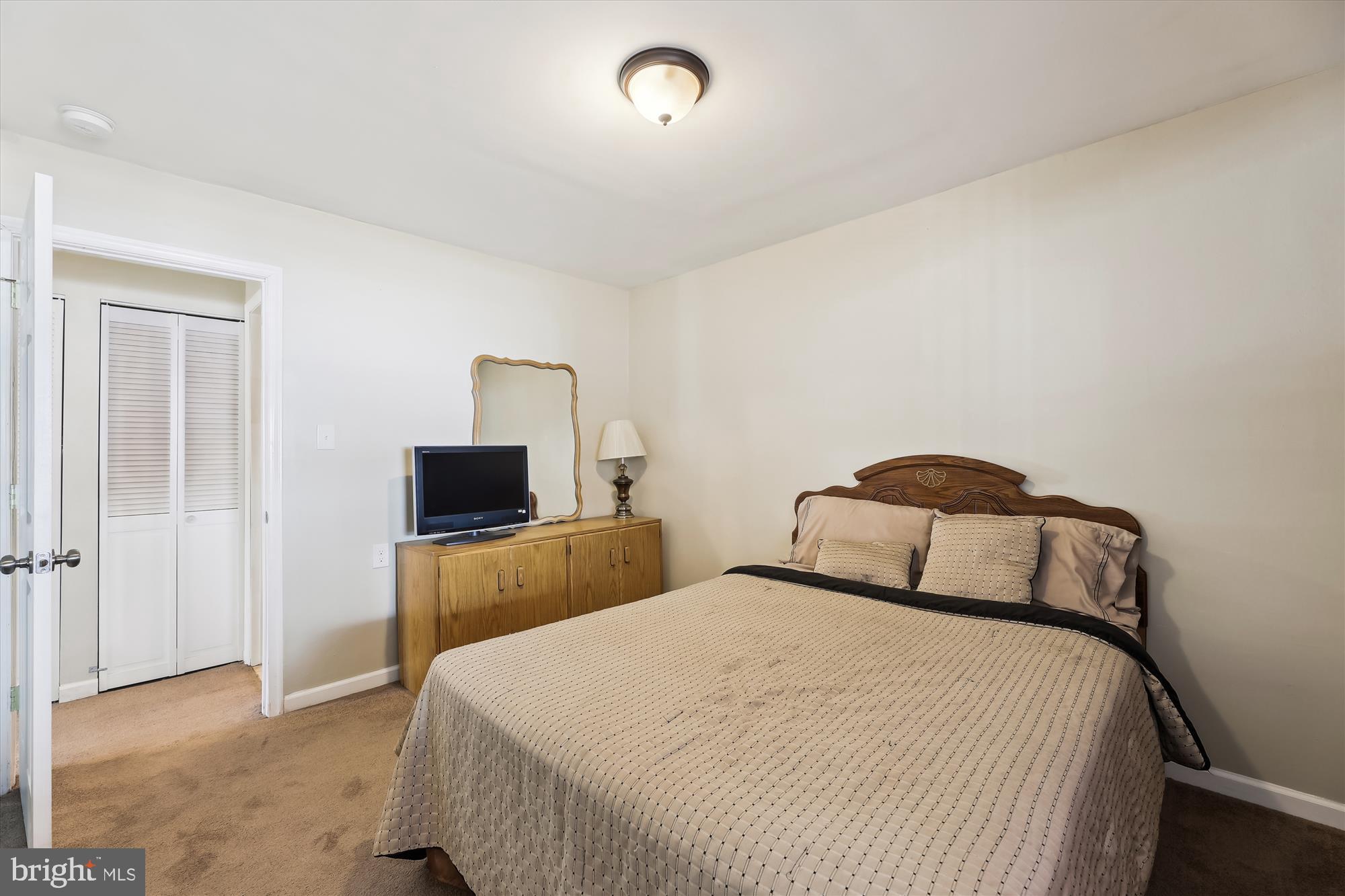 SOUTH LAWN - Residential