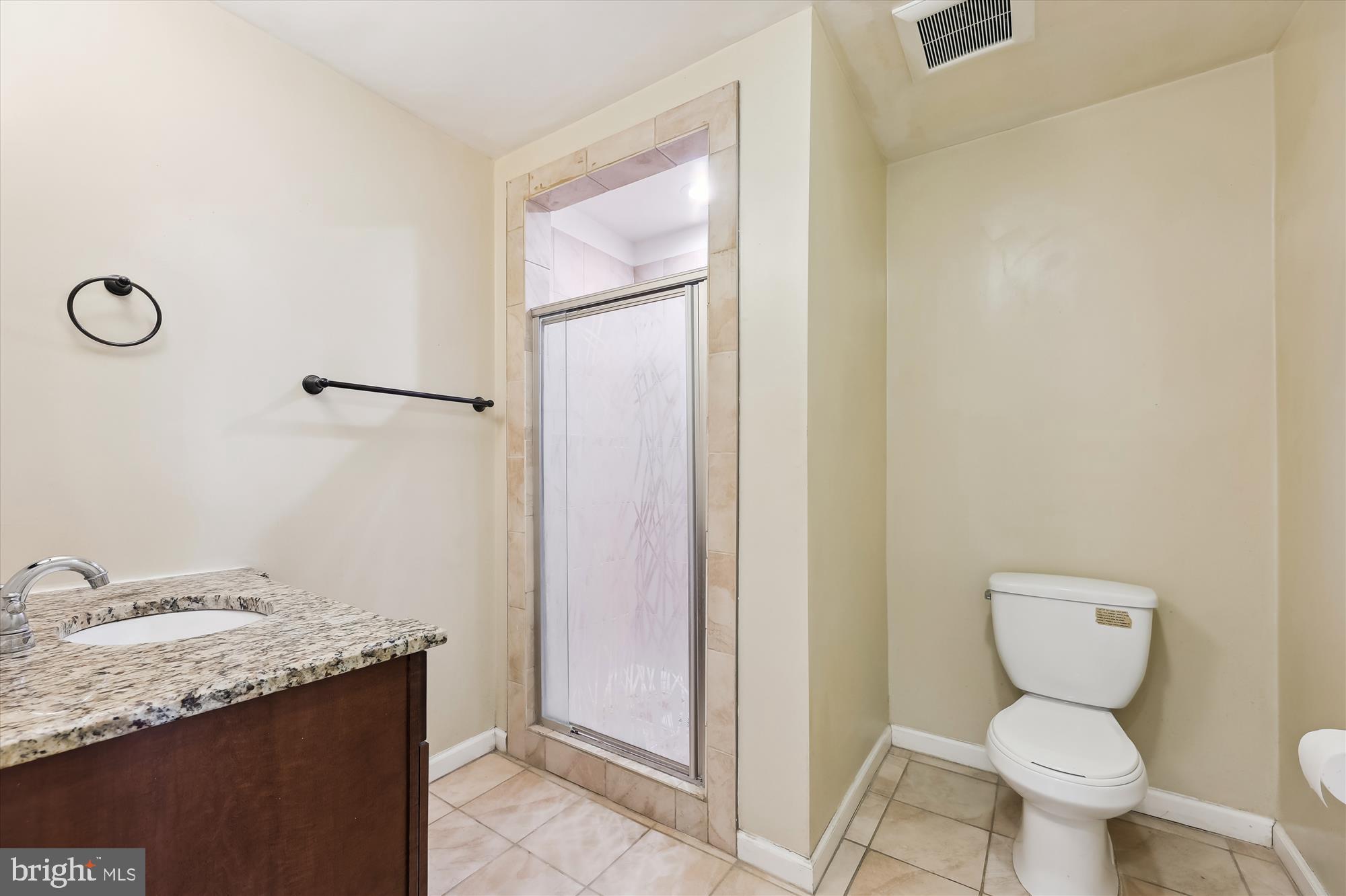 SOUTH LAWN - Residential