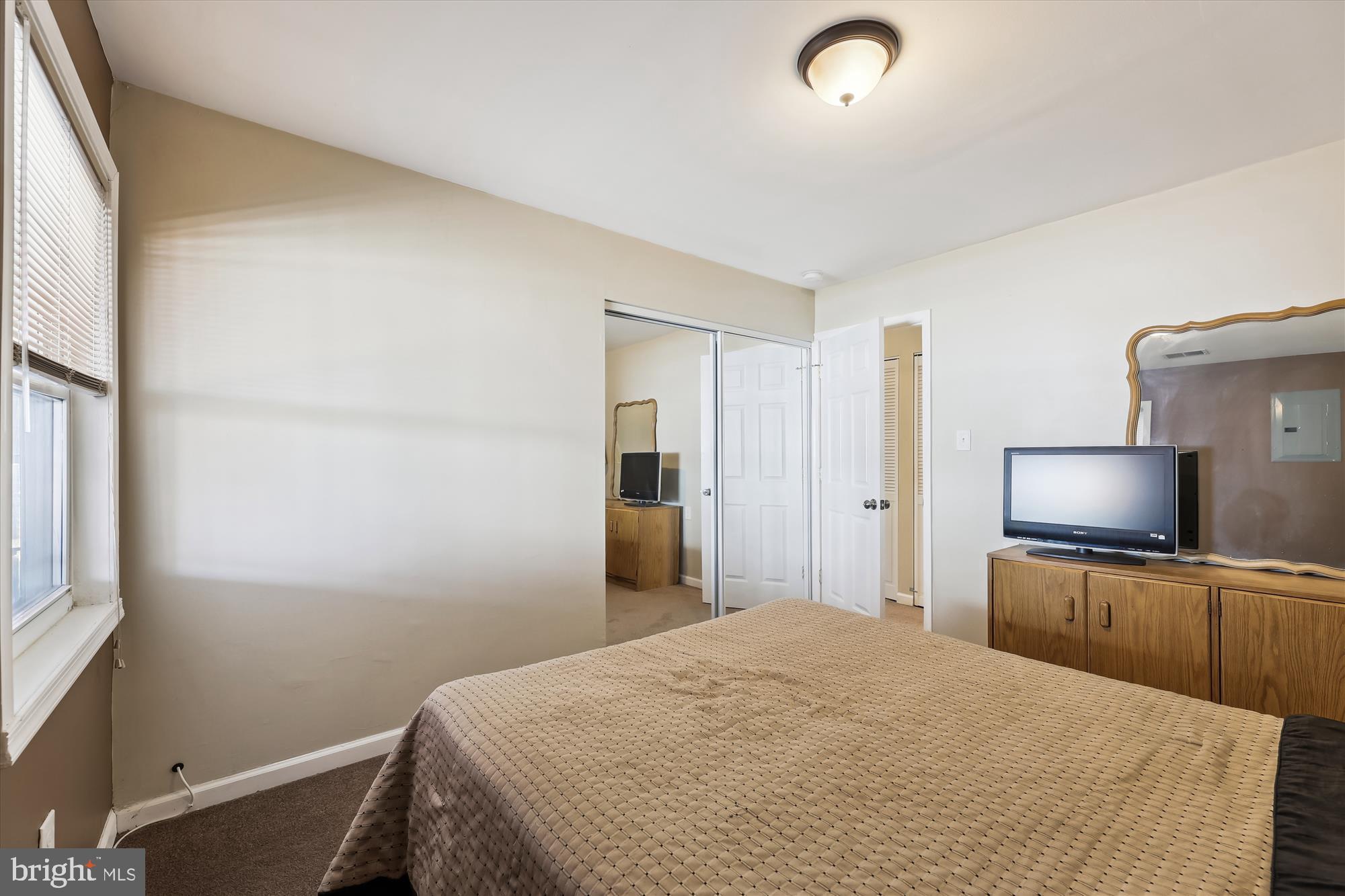 SOUTH LAWN - Residential