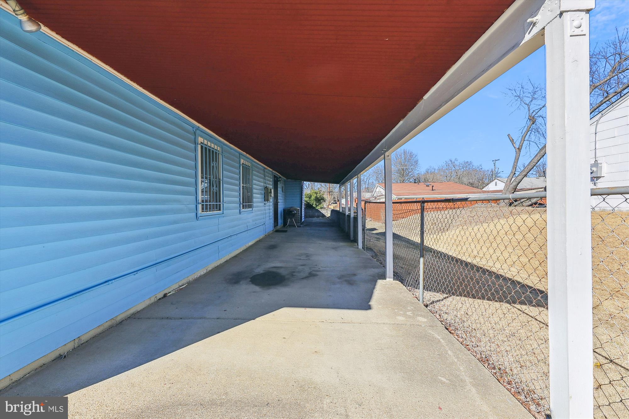 SOUTH LAWN - Residential